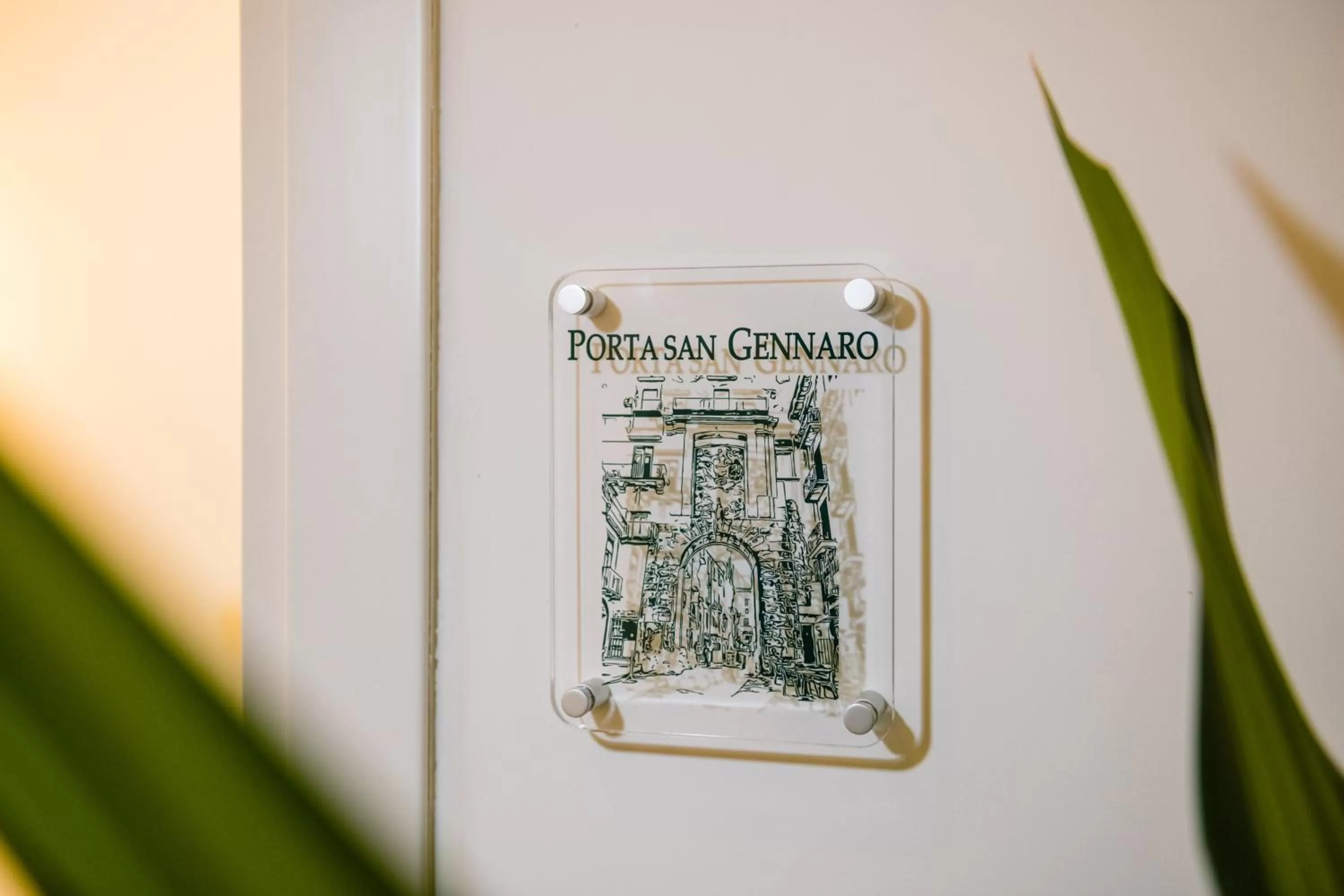 Logo/Certificate/Sign in Le Porte di Partenope