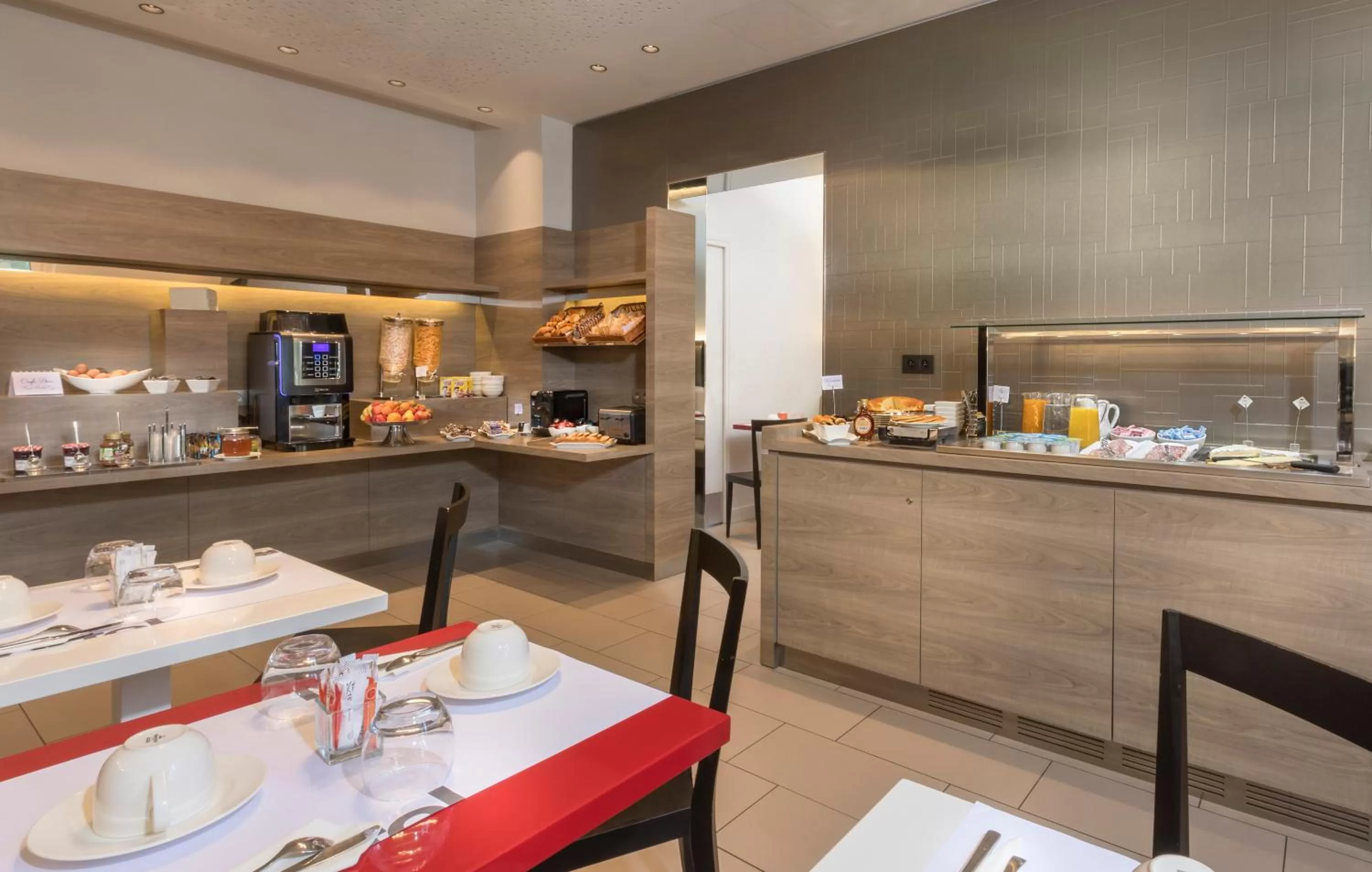 Dining area in Libertel Austerlitz Jardin des Plantes