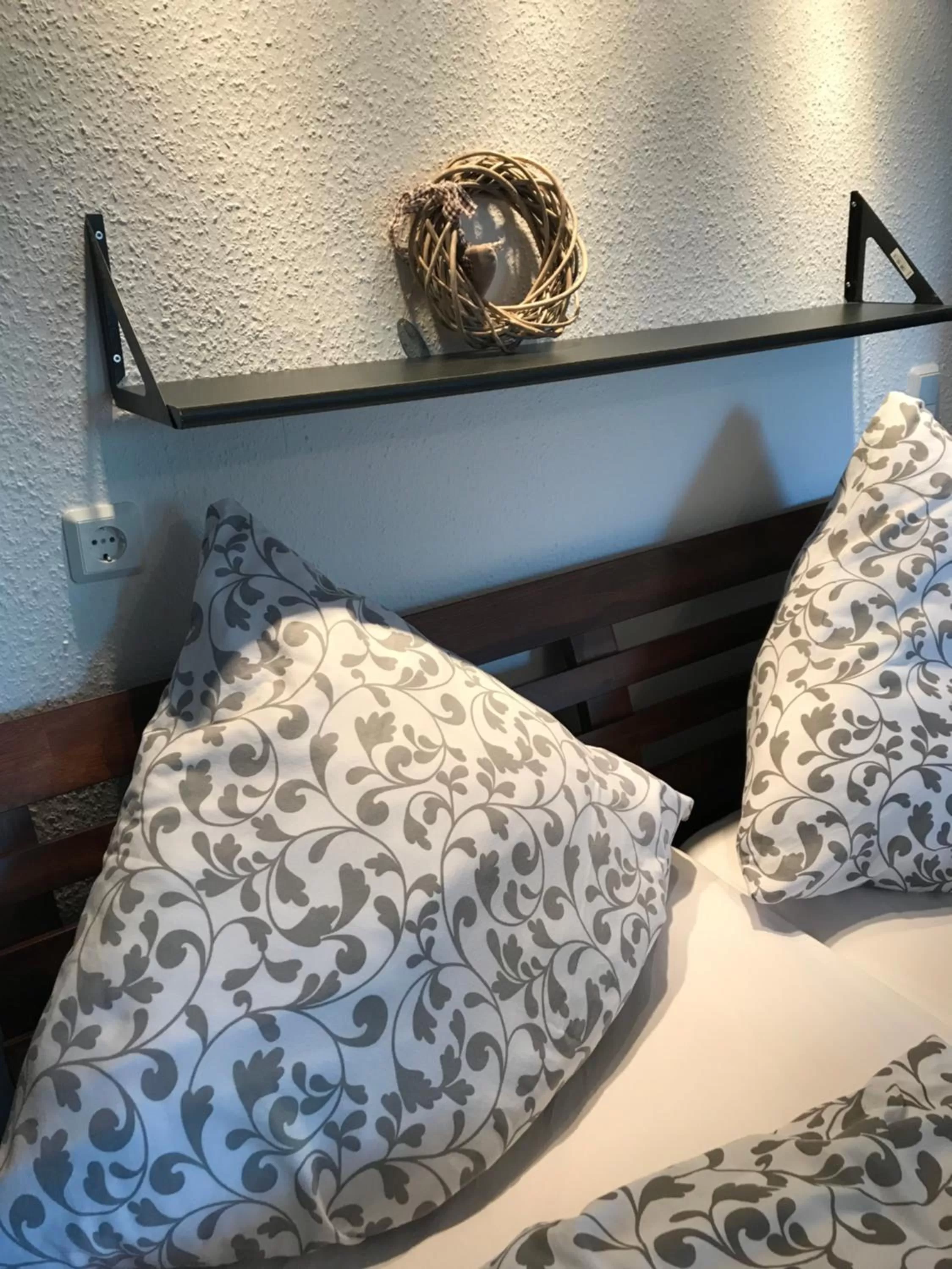 Decorative detail, Bed in Leezdorfer Hof