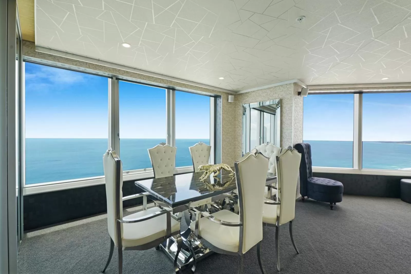 Dining area in Q1 Resort & Spa - Official