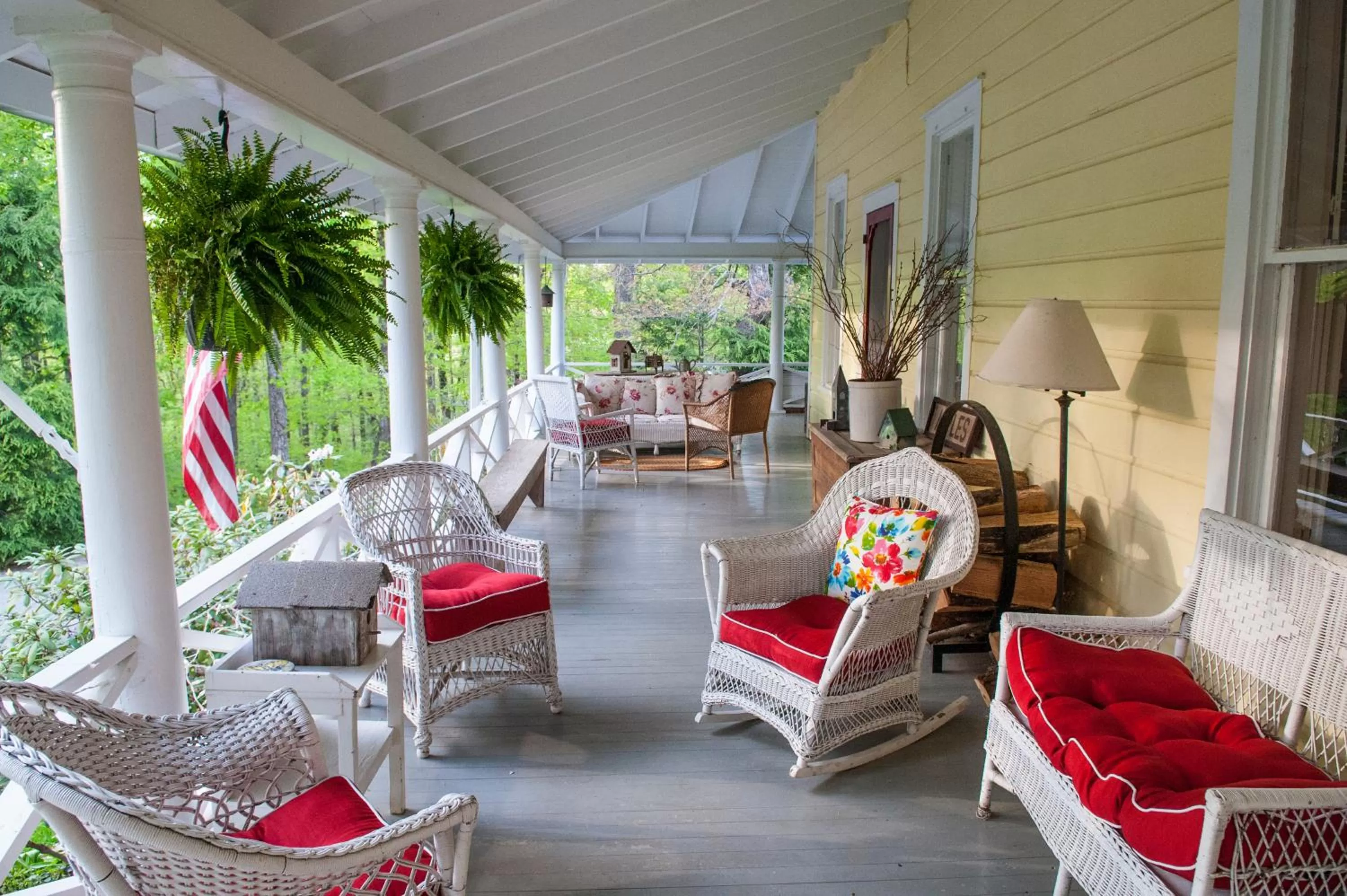 Patio, Lounge/Bar in Orchard Inn