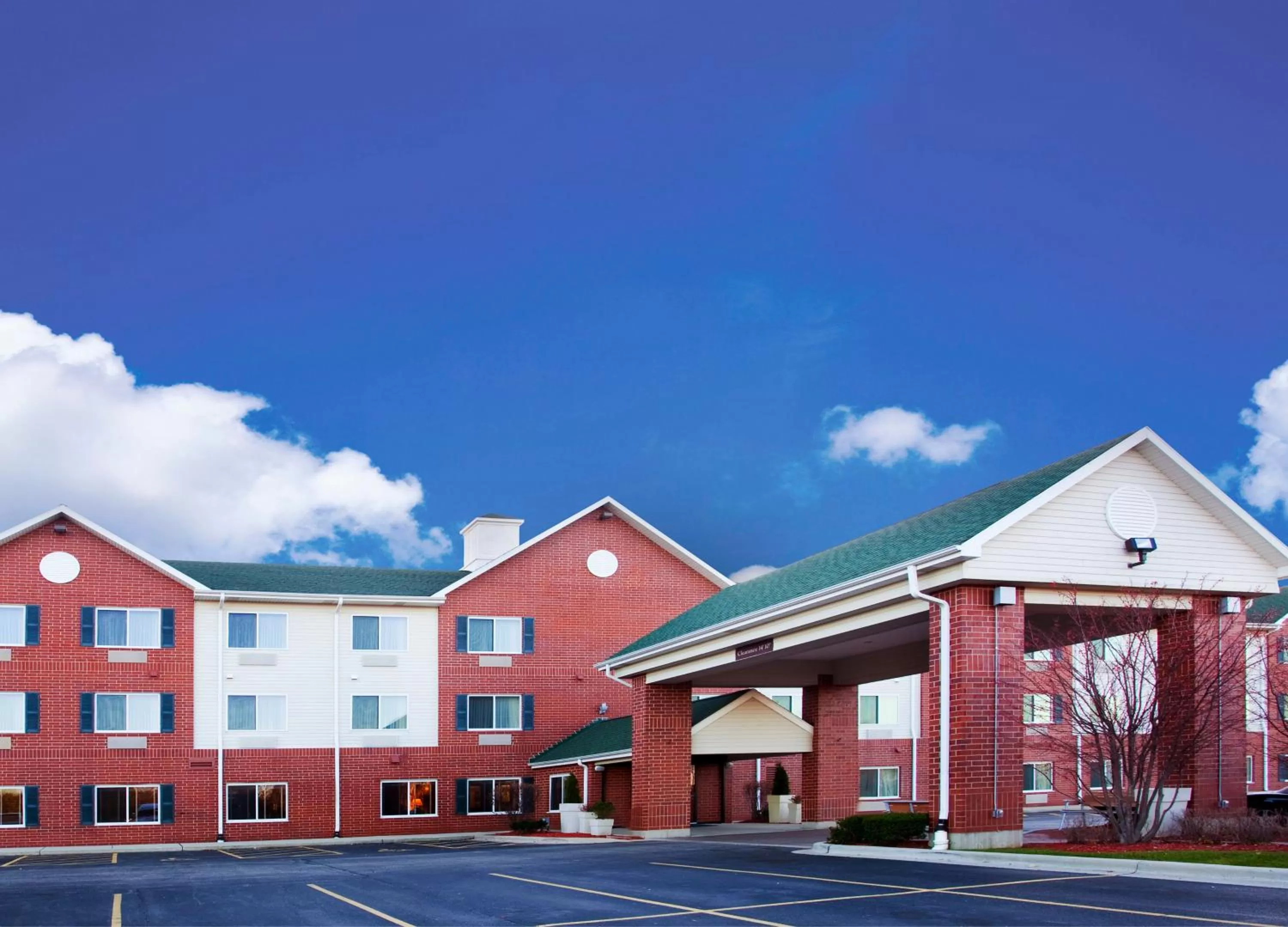 Property building in Holiday Inn Express Chicago Northwest-Vernon Hills by IHG