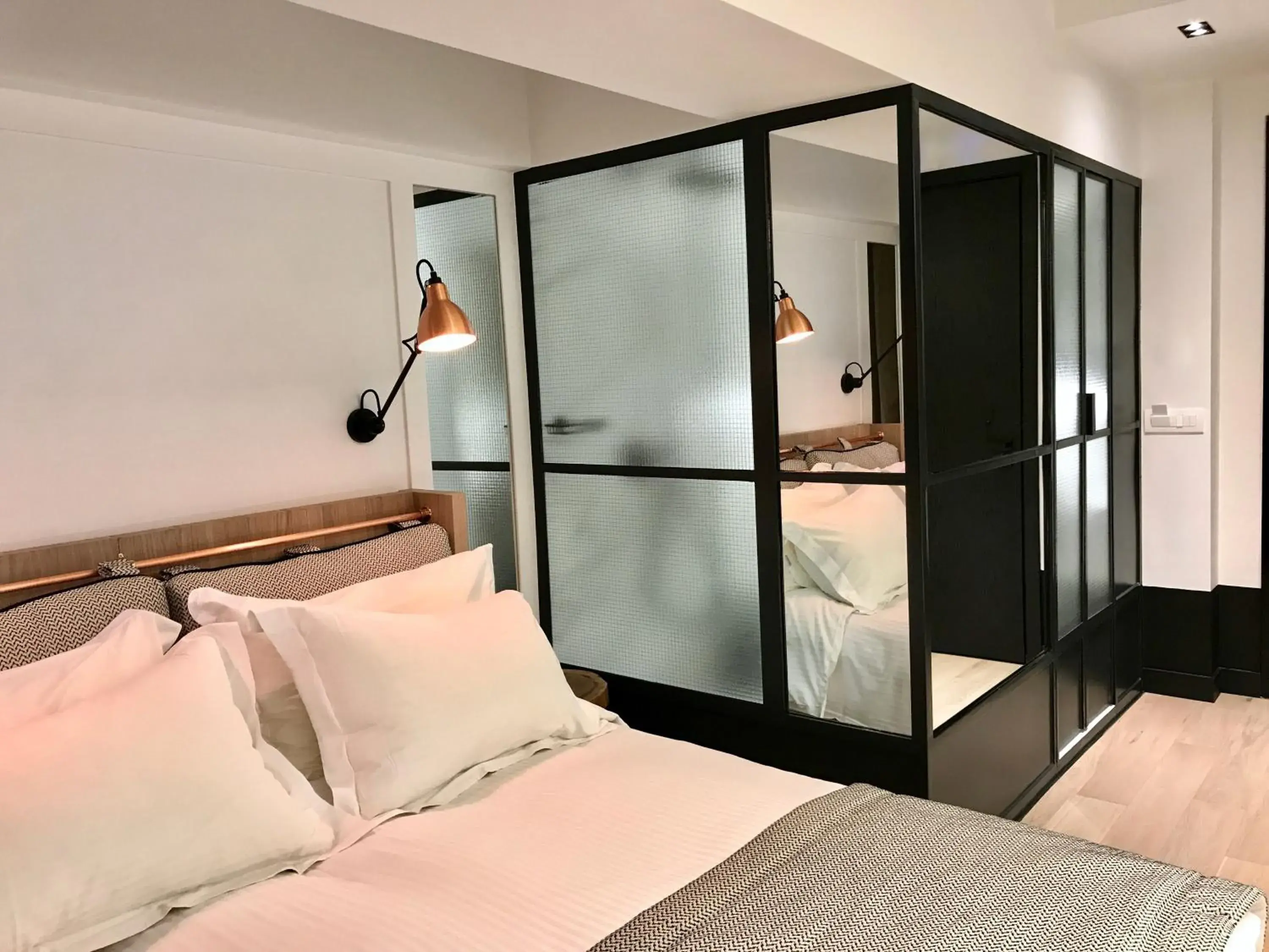 Cozy Double Room with Street View in Niki Athens Hotel Cozy Double Room with Street View in Niki Athens Hotel