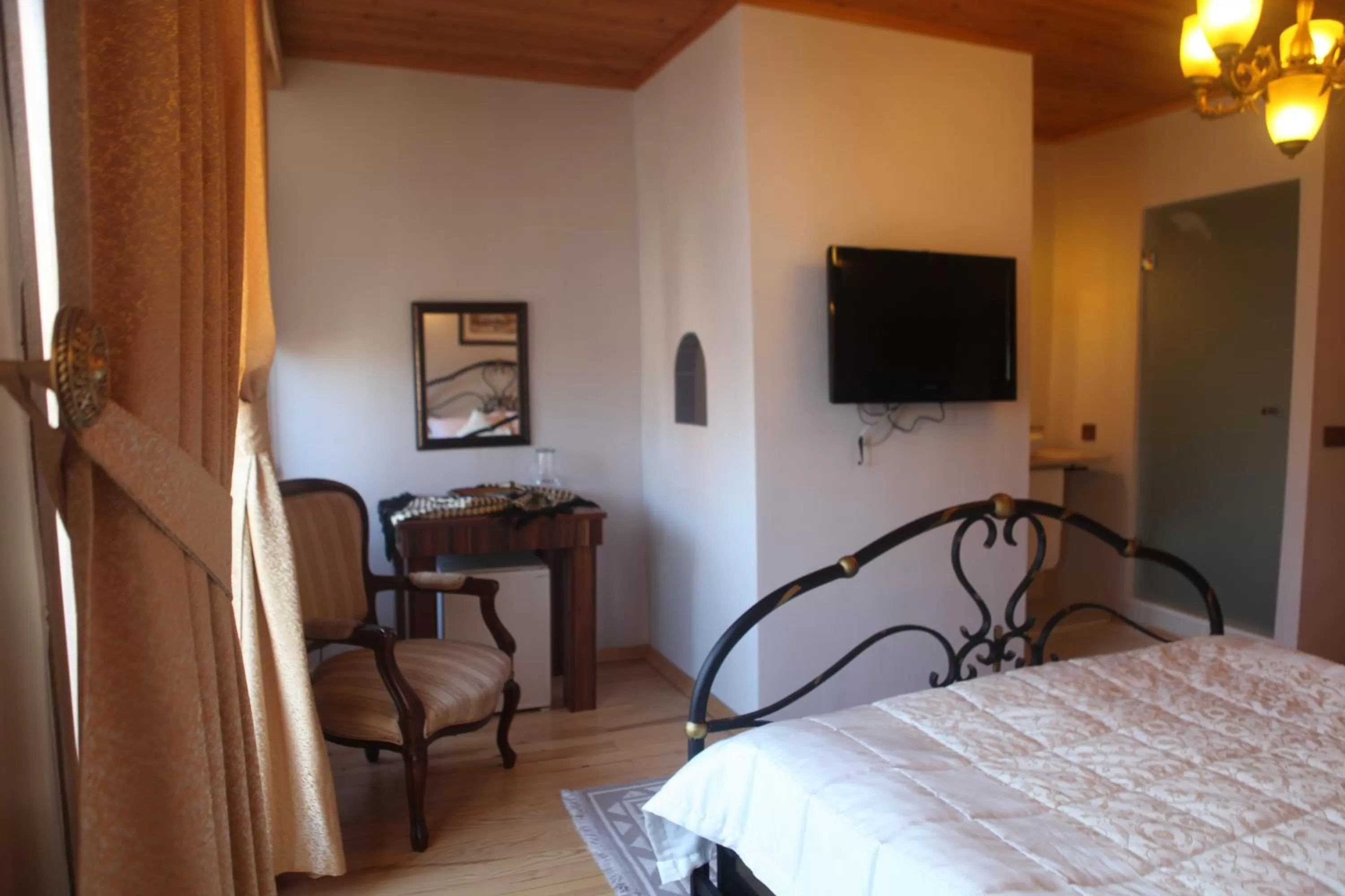 Day, Bed in Tom Square Boutique Hotel