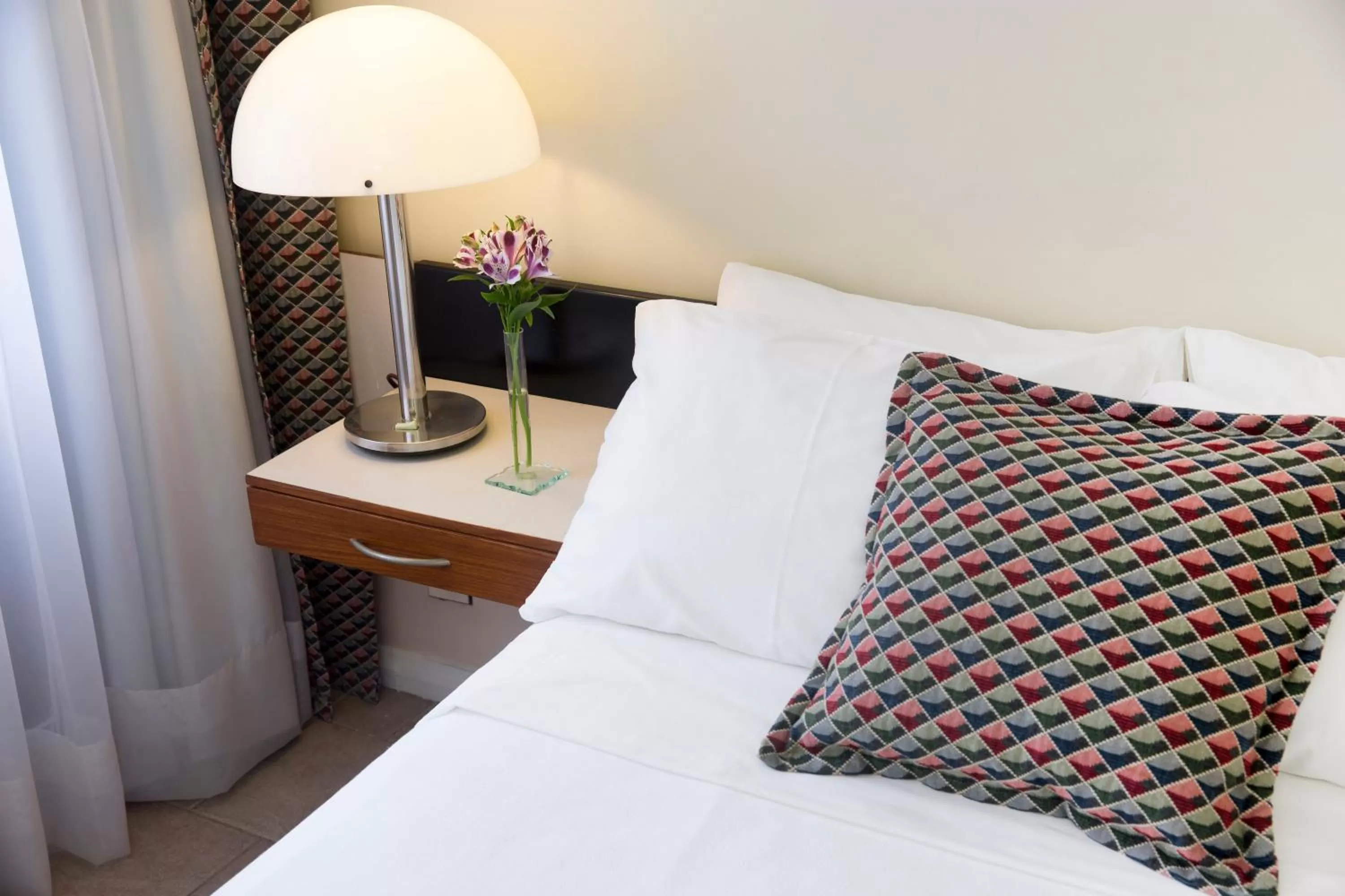 Decorative detail, Bed in Savoy Othon Lite