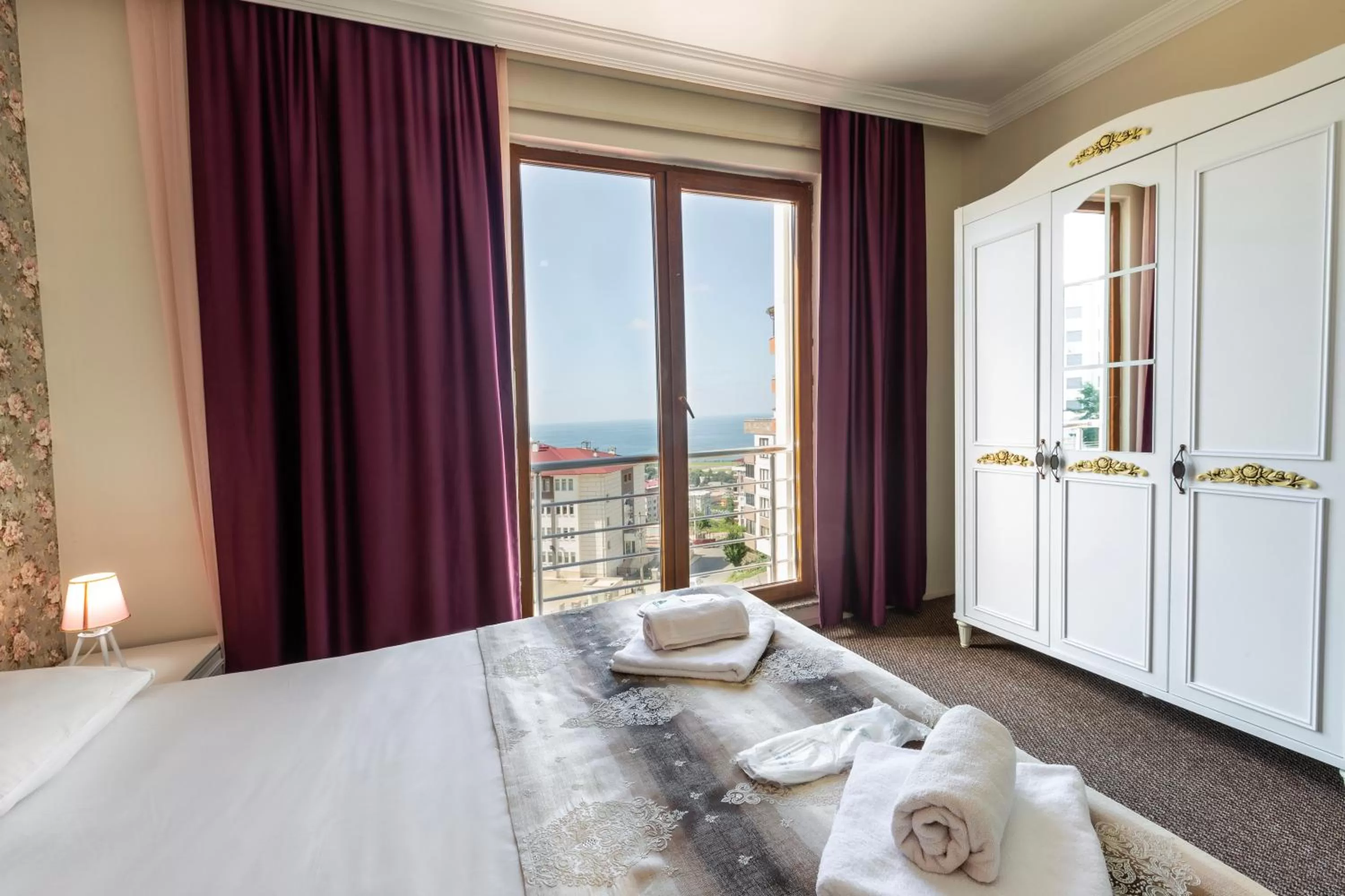 Bed in Bikka&Asell Suite Hotel