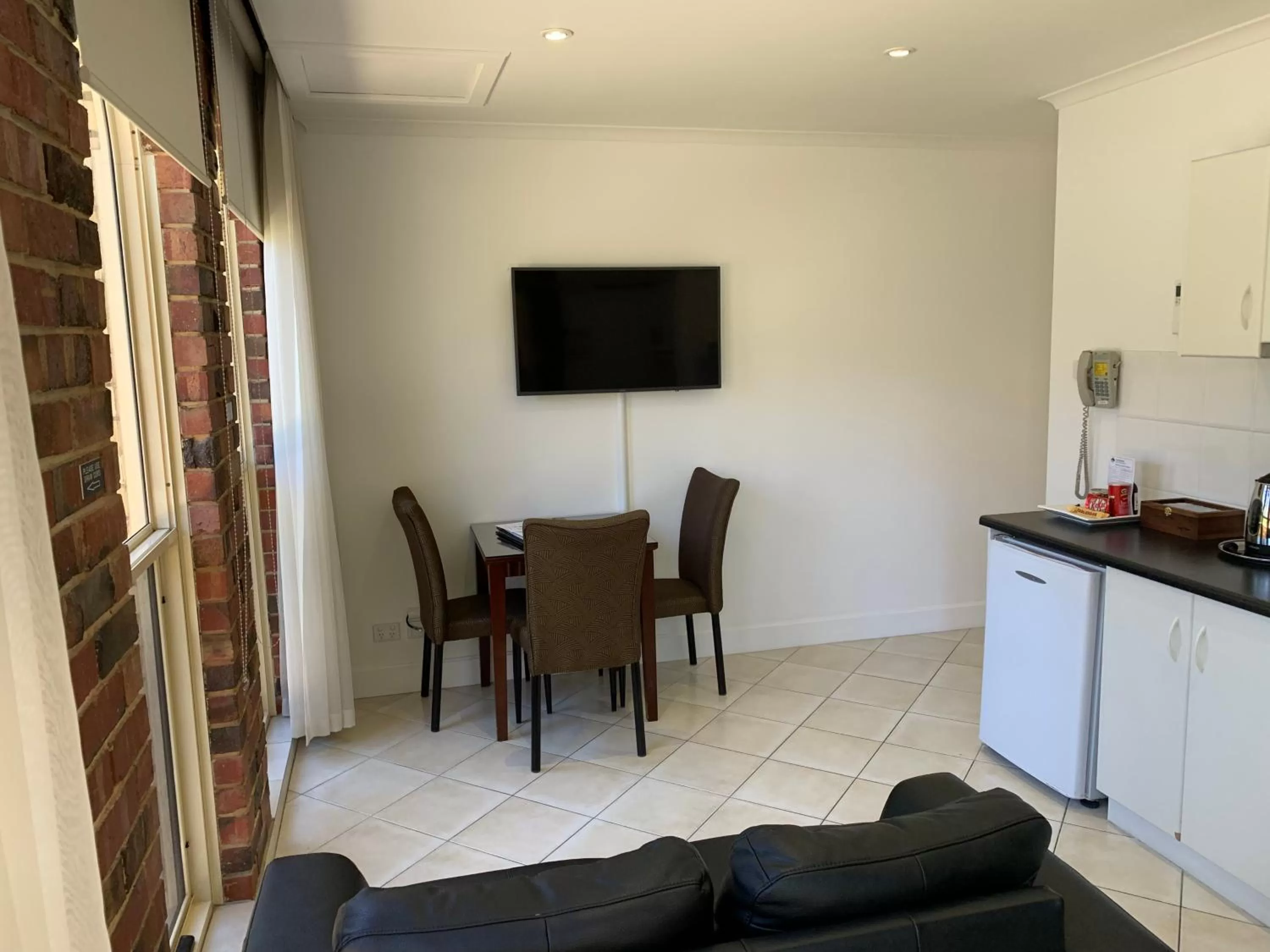 Living room in Ensenada Motor Inn and Suites