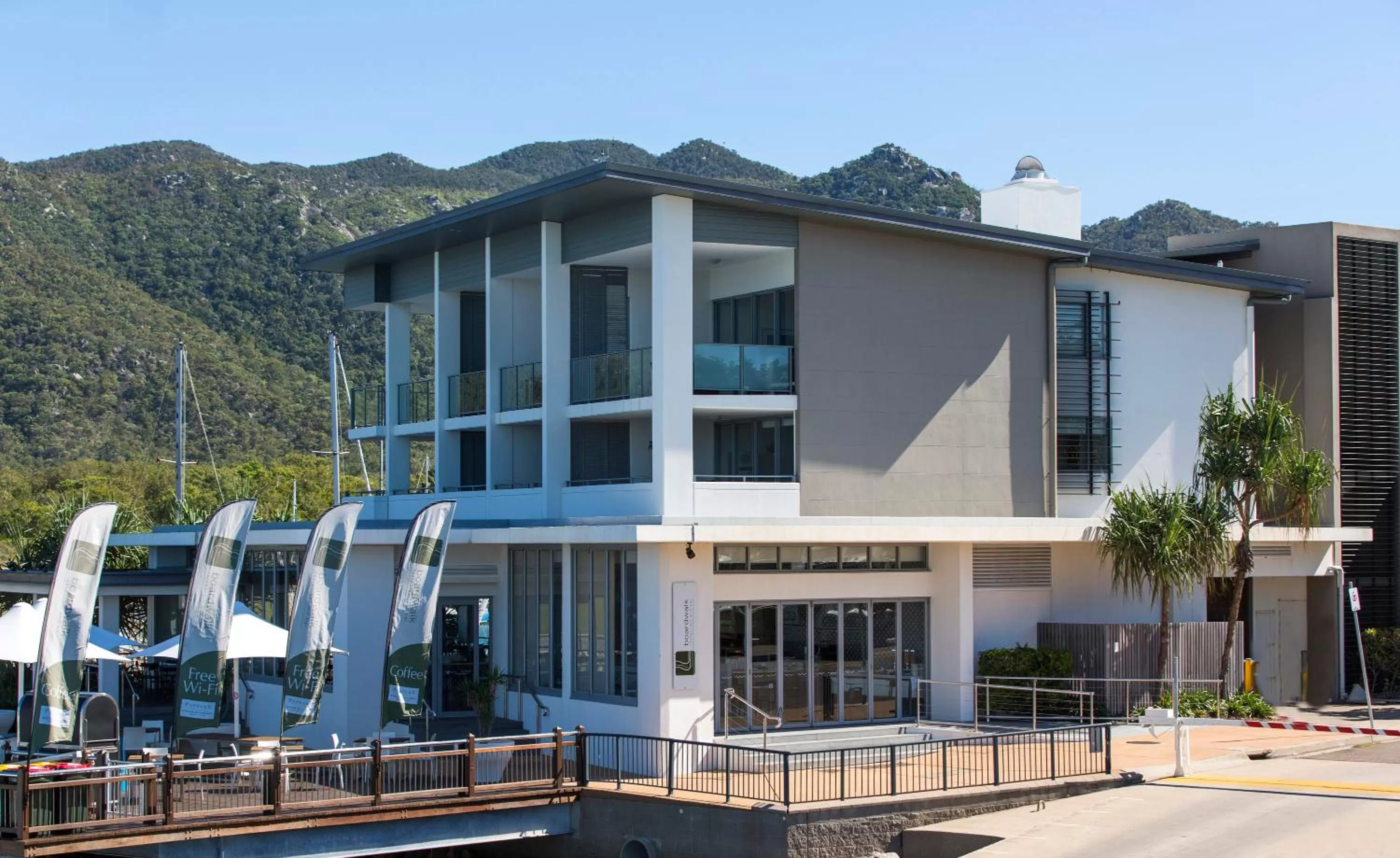 Facade/entrance in Peppers Blue on Blue