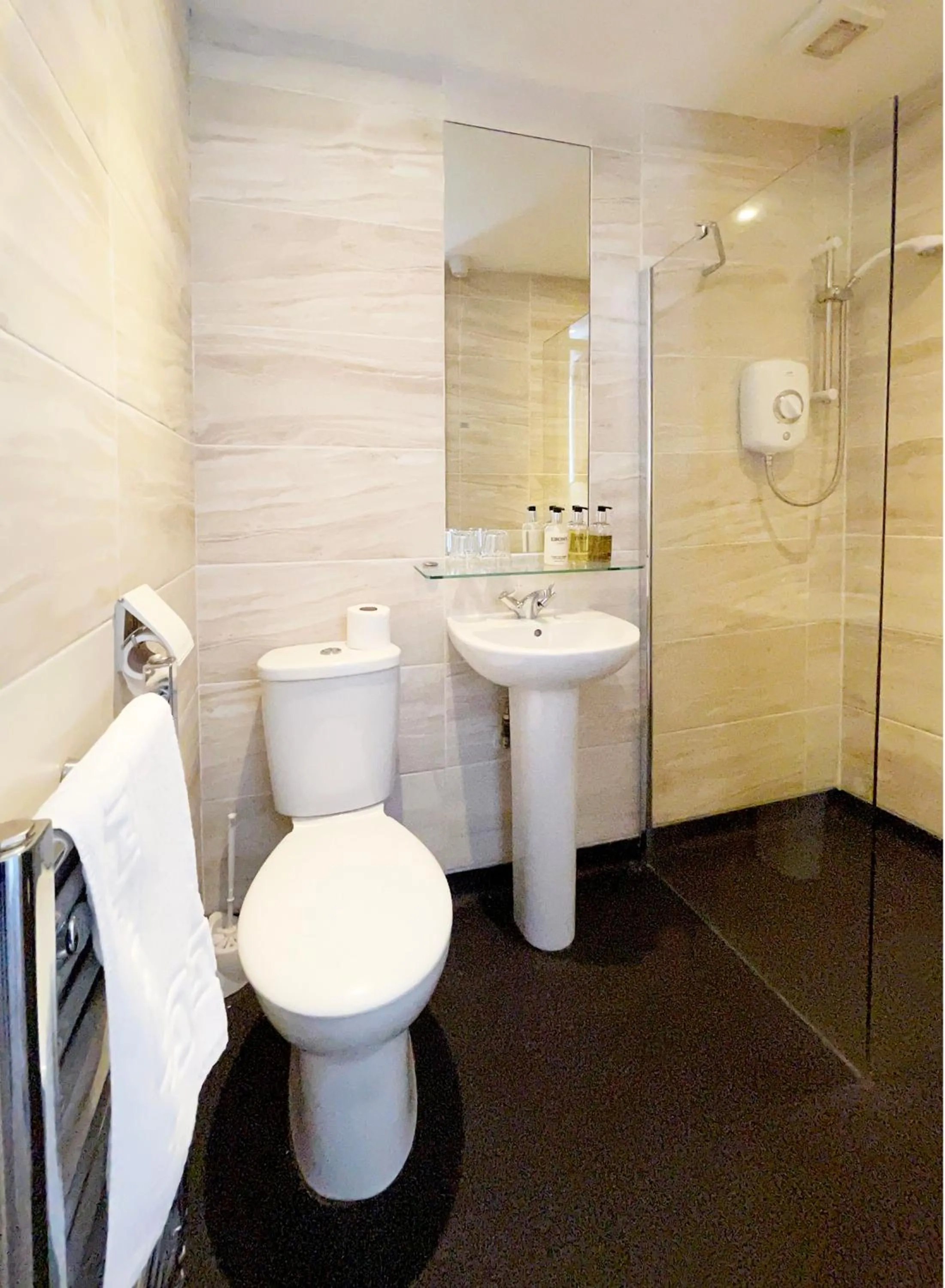 Shower in Dukes Folly Hotel