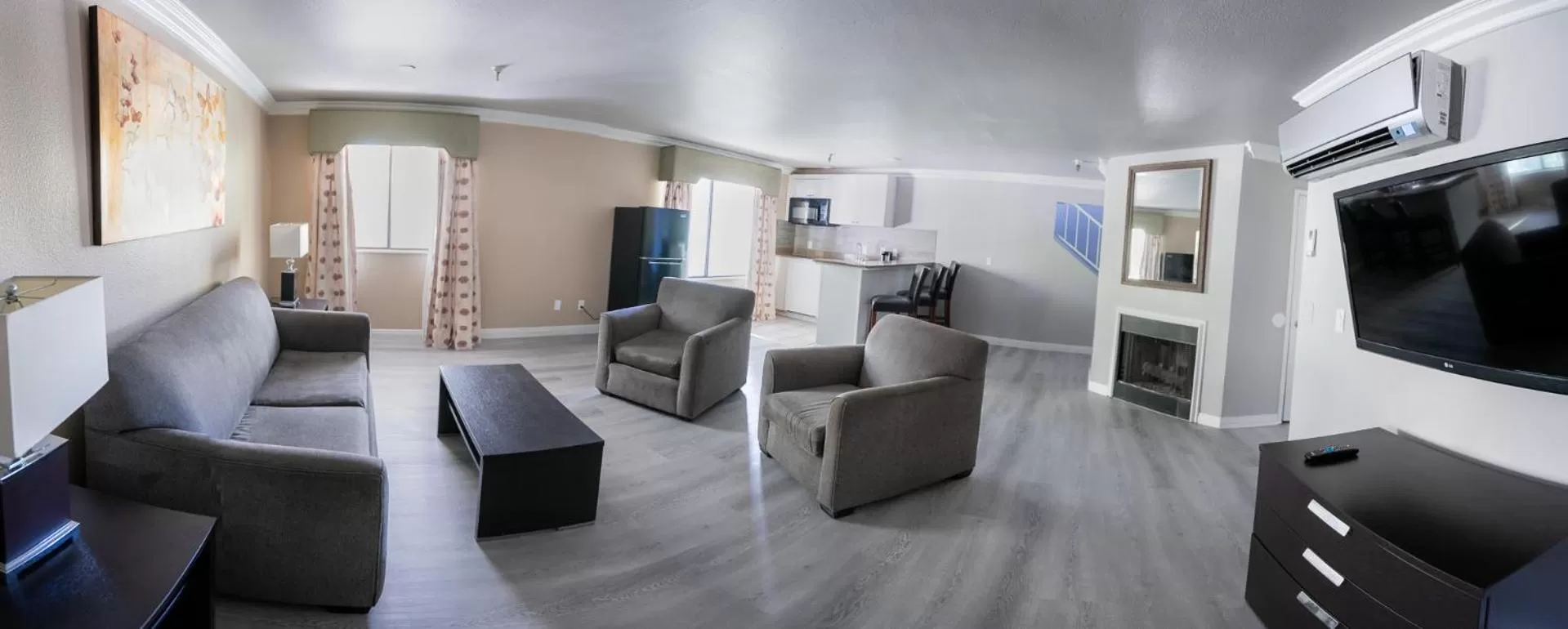 Seating area in Alexis Park All Suite Resort