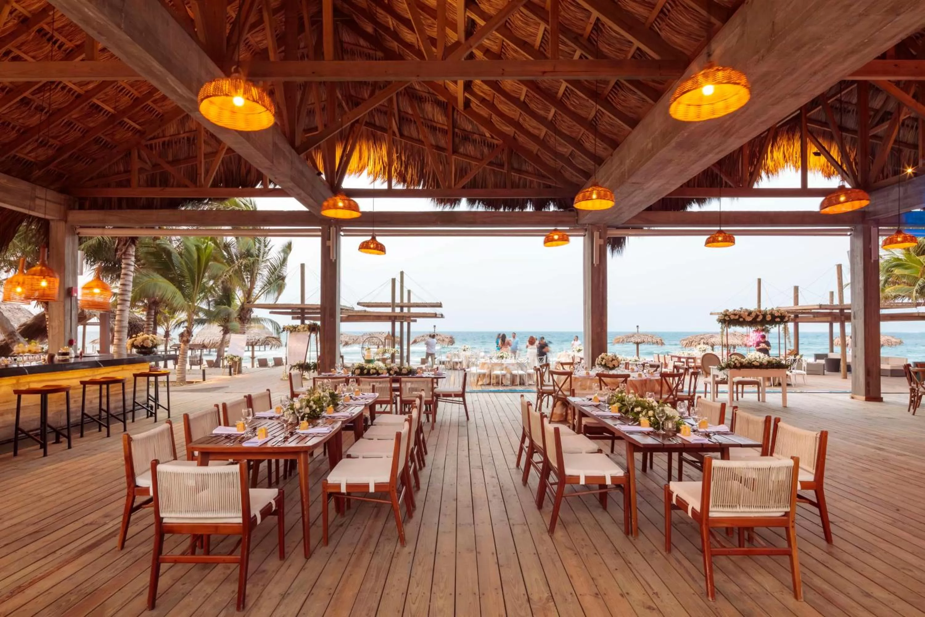 Restaurant/places to eat in Indura Beach & Golf Resort Curio Collection By Hilton