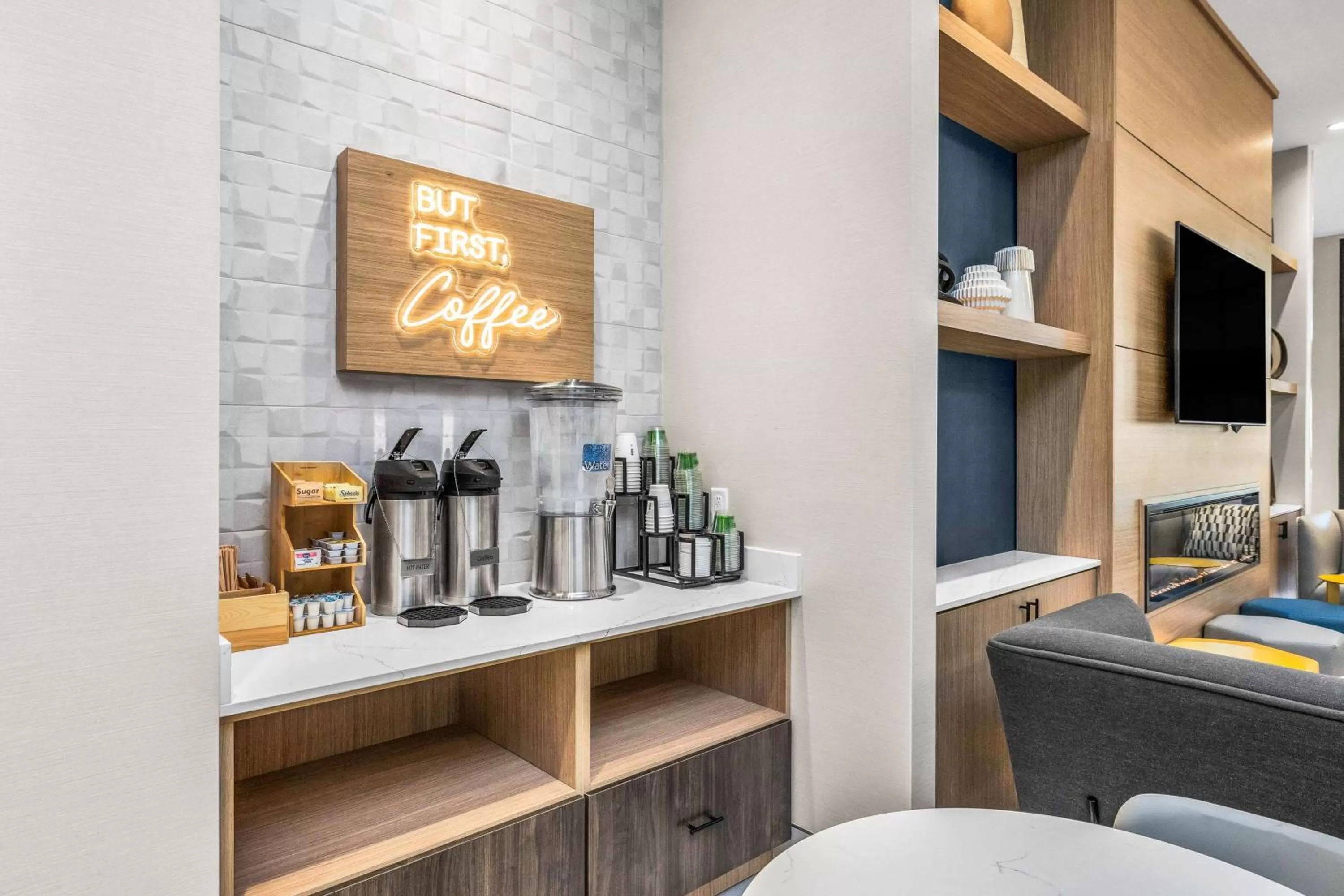 Restaurant/places to eat in La Quinta Inn & Suites by Wyndham San Jose Airport-Downtown