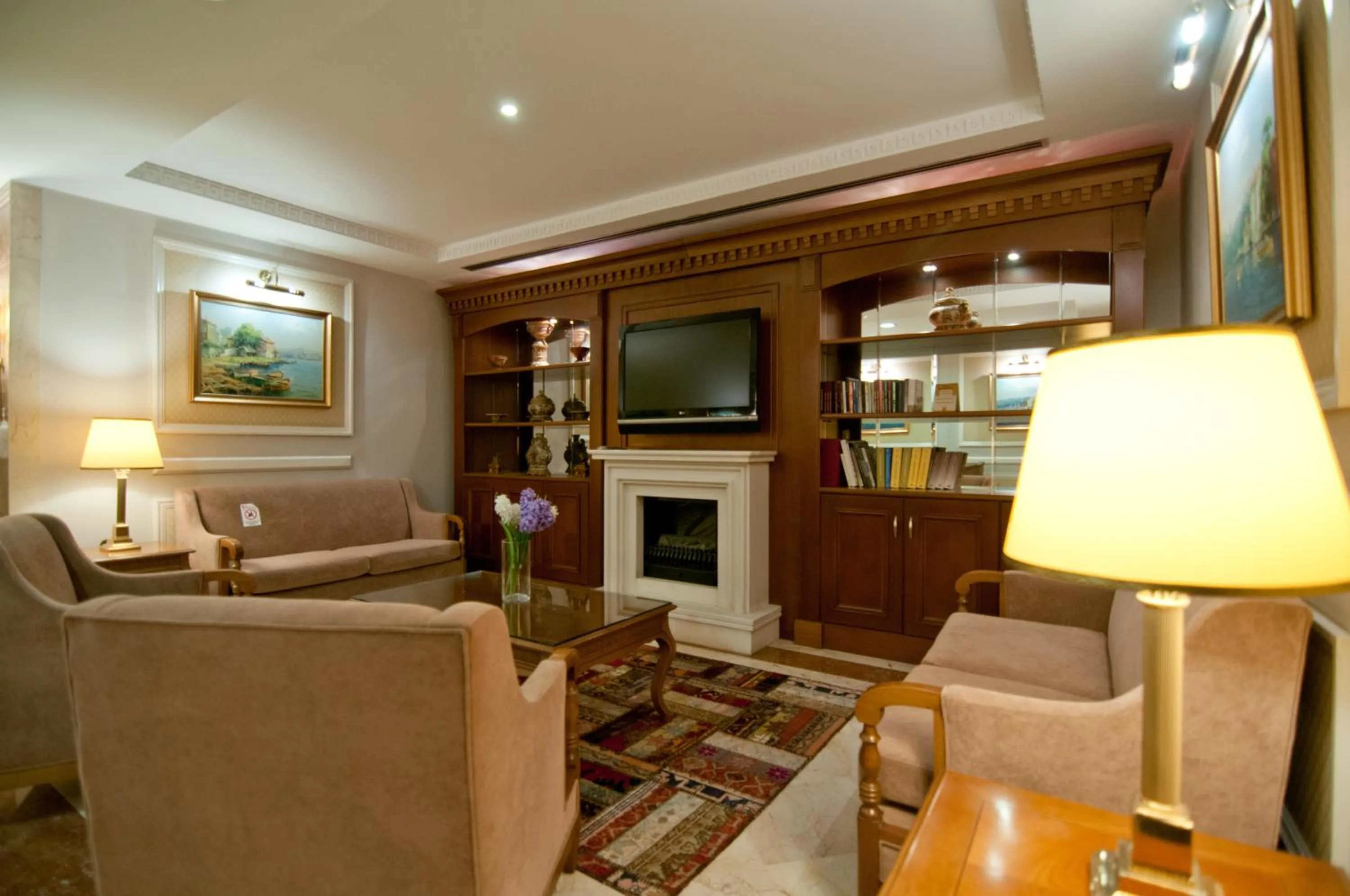 TV and multimedia in Taksim Metropark Hotel