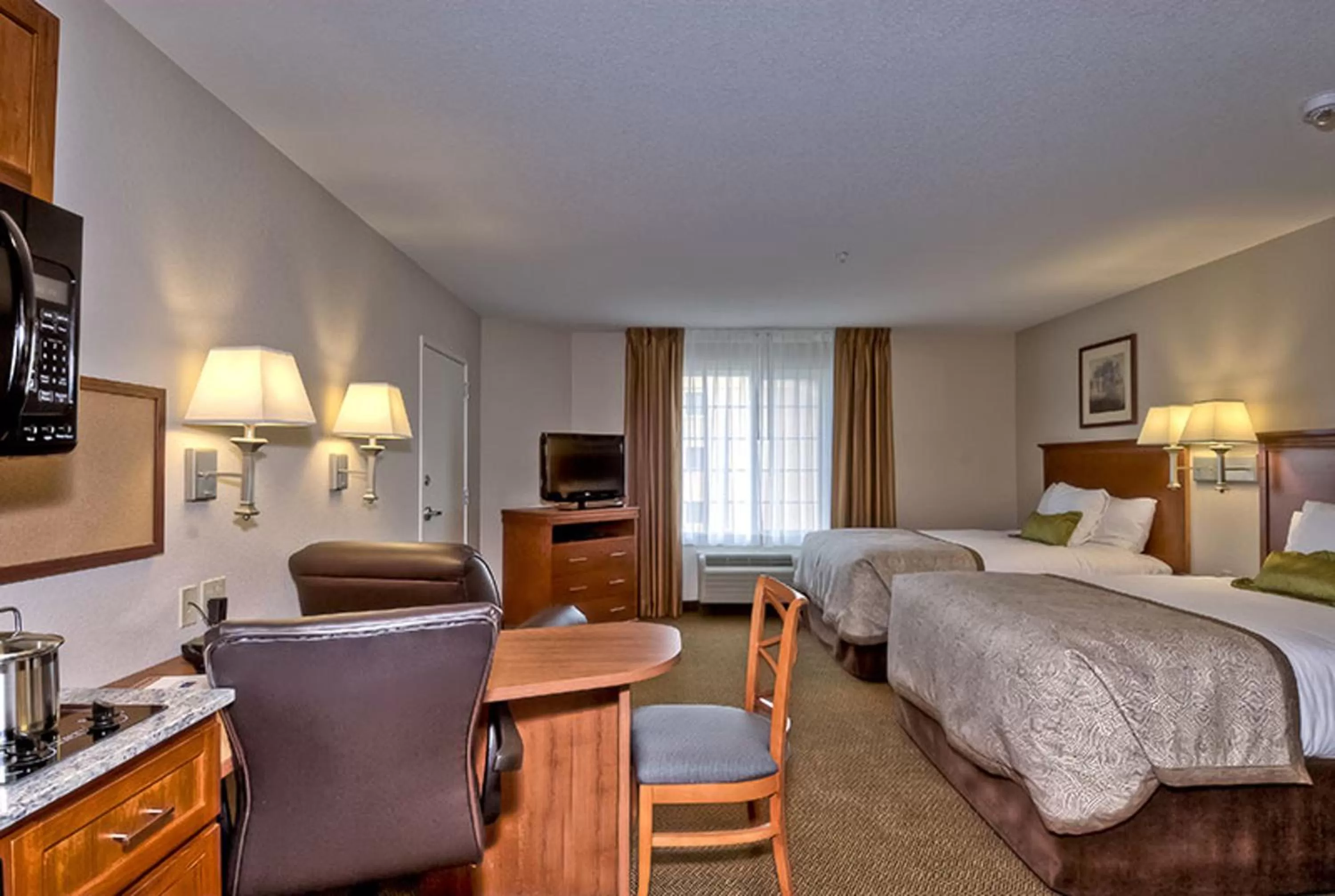 Photo of the whole room, Bed in Candlewood Suites Burlington by IHG