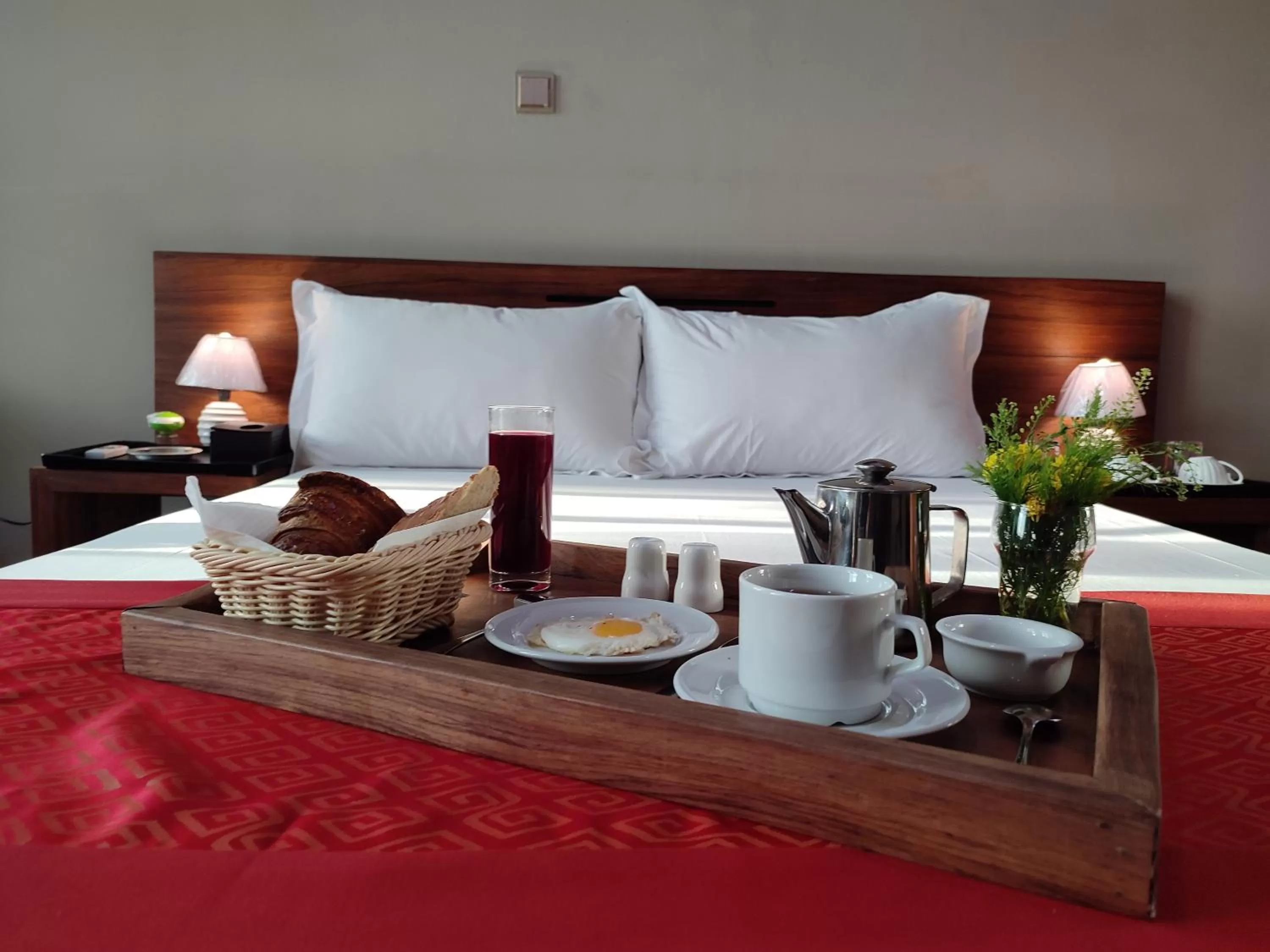 Coffee/tea facilities, Bed in Valiha Hotel Antananarivo