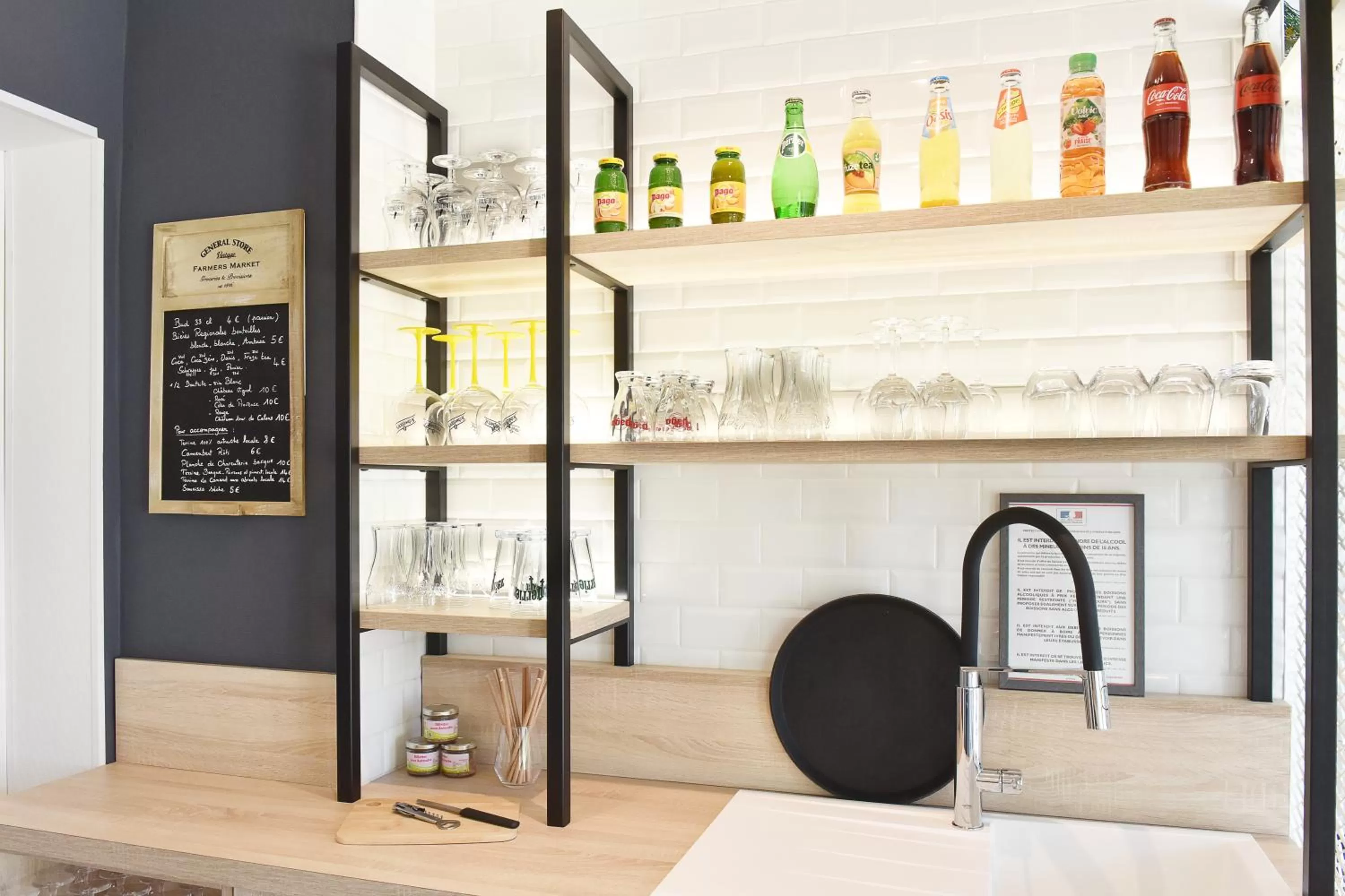 Restaurant/places to eat in Hôtel Kyriad La Rochelle Centre Ville