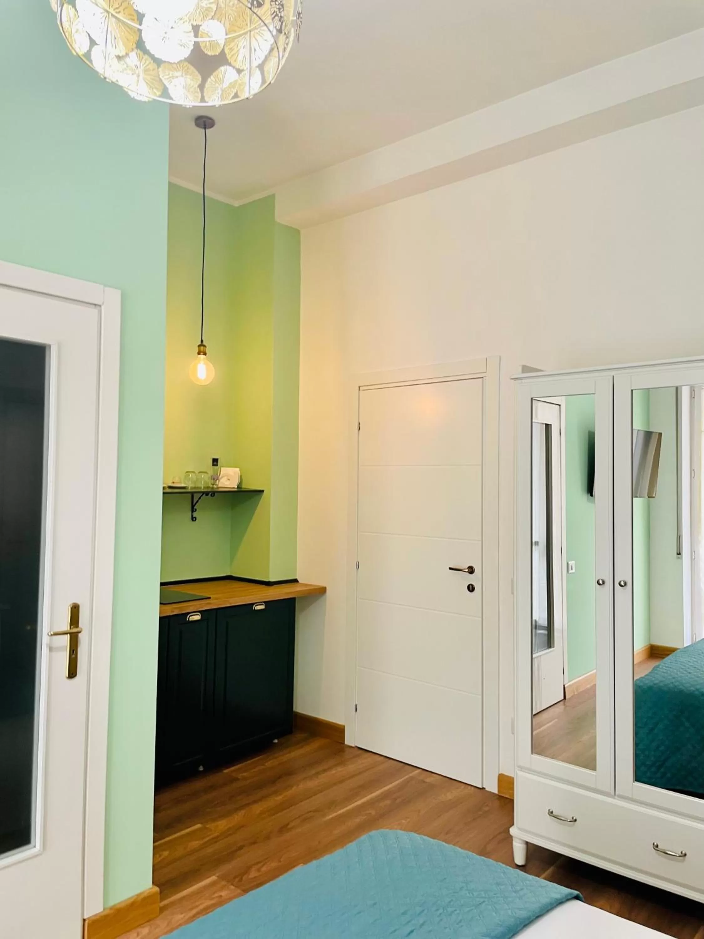 Photo of the whole room, Bed in ConteMax ArtHouse