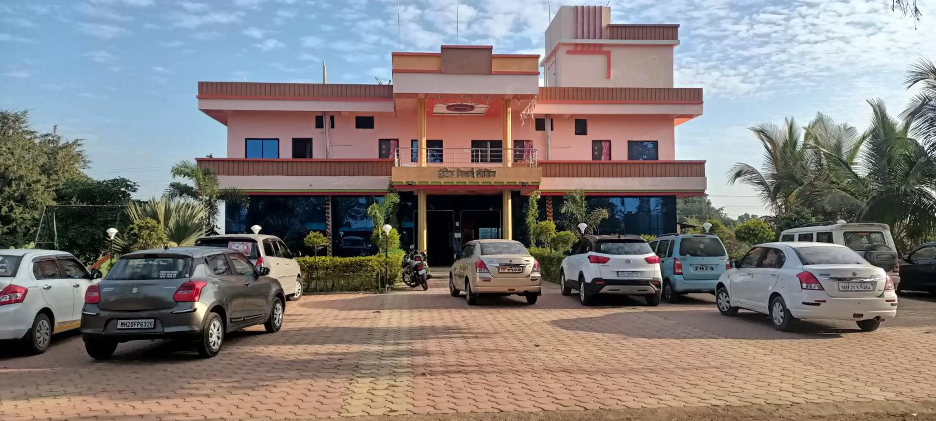 Hotel Nisarg Lodging And Restaurant