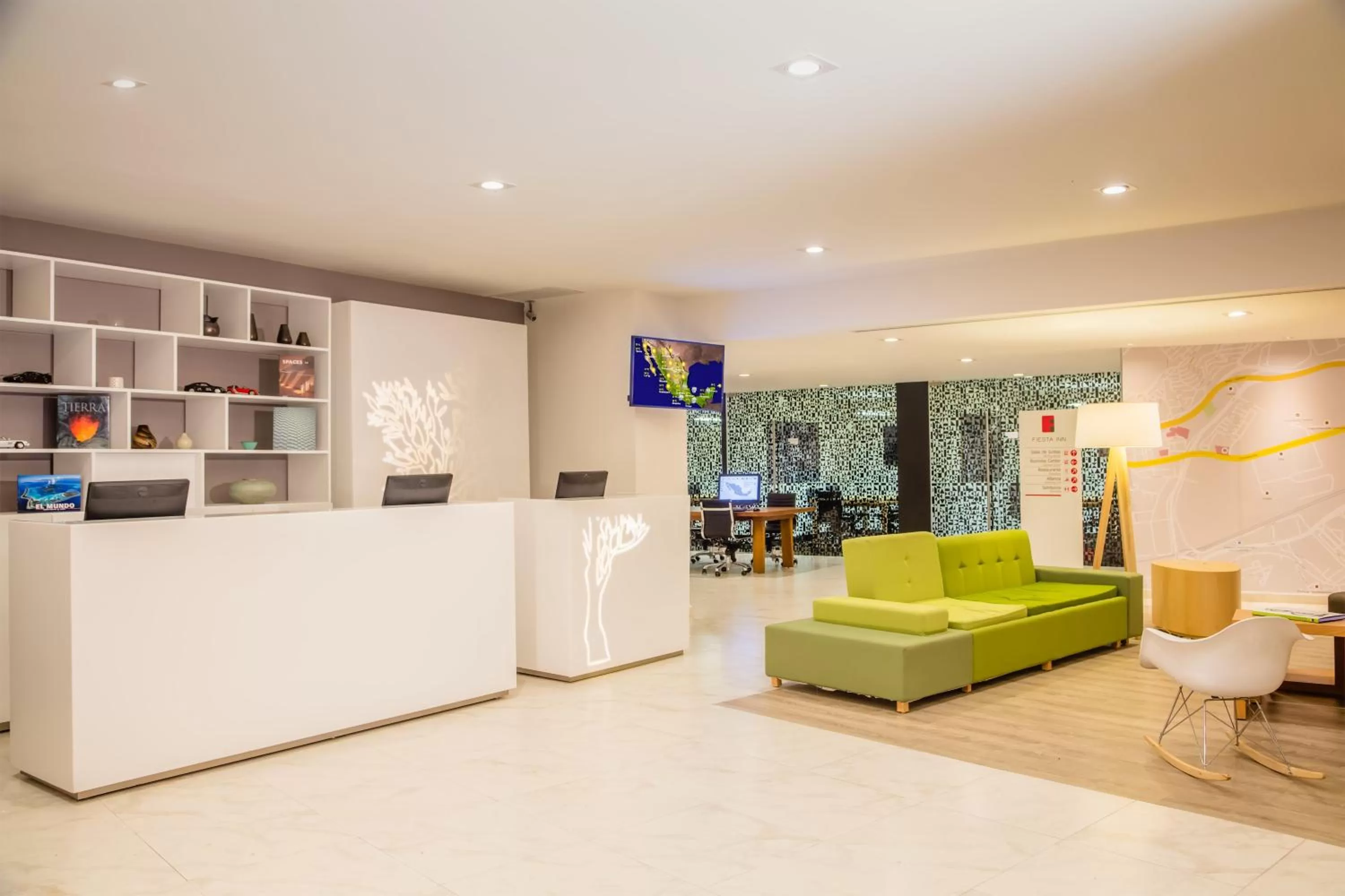 Lobby or reception in Fiesta Inn Express Perinorte