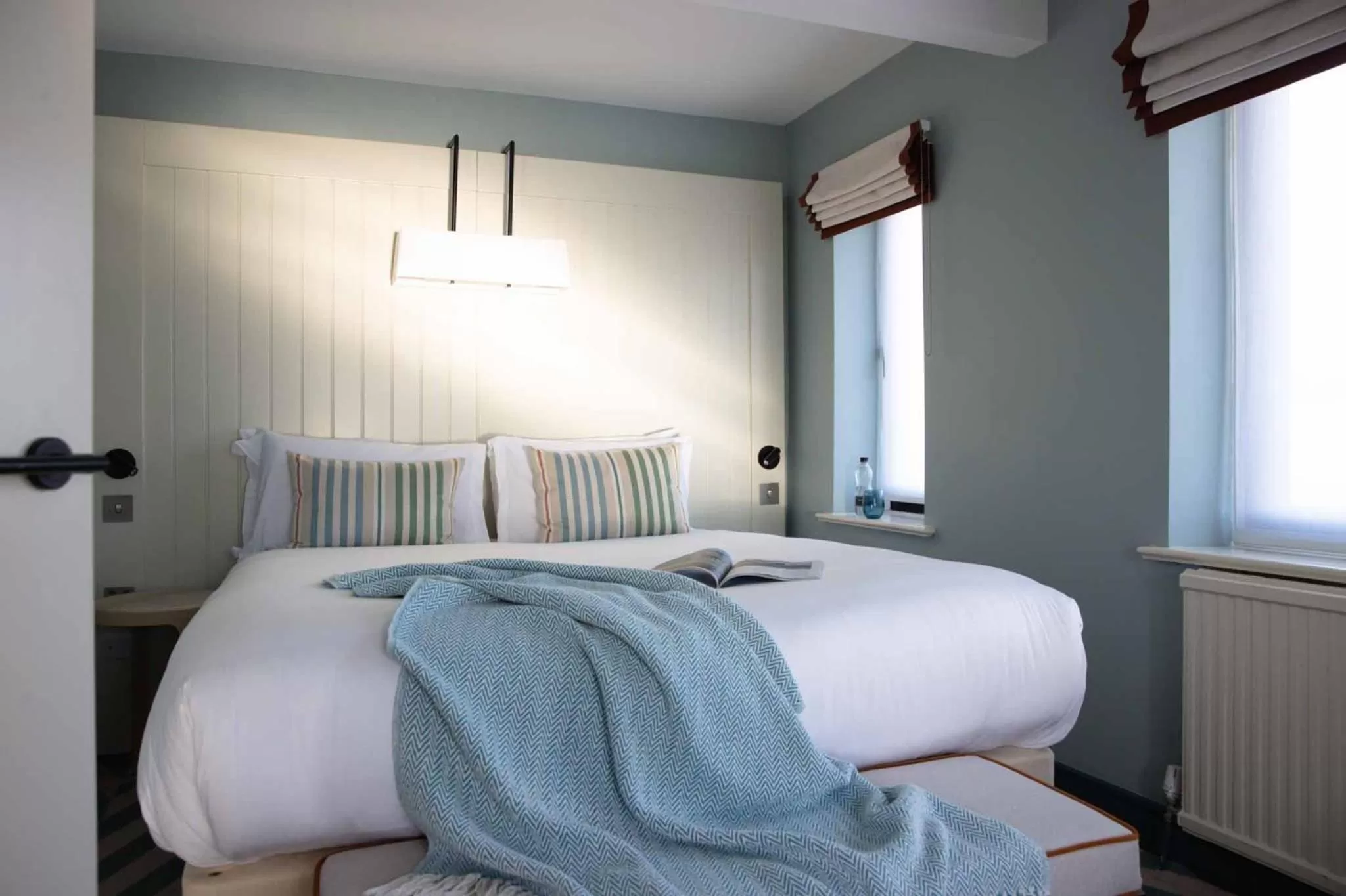 Beach, Bed in The Relais Cooden Beach and Spa