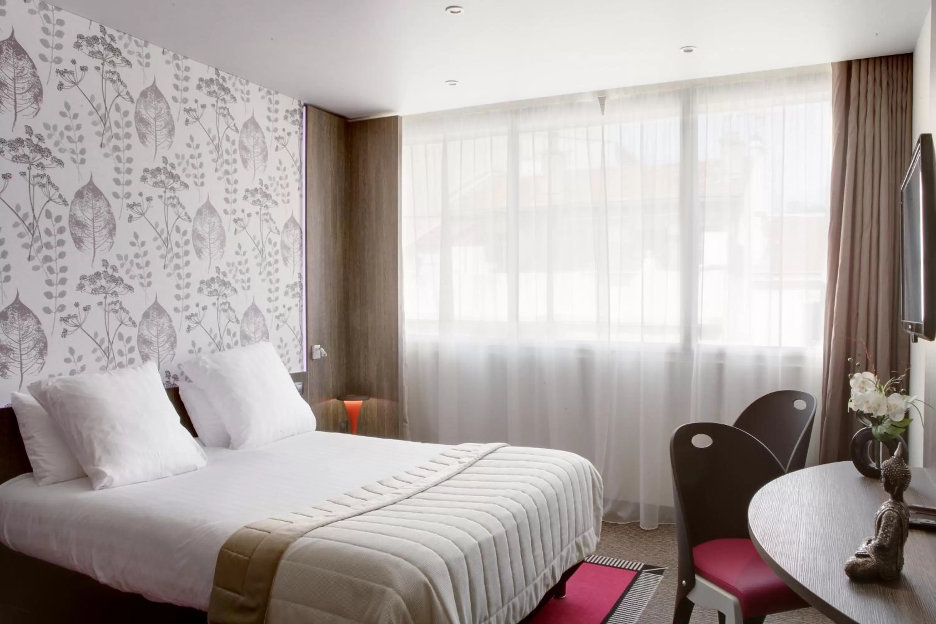 Superior Double Room with City View in Best Western Premier Le Patio des Artistes Wellness Jacuzzi