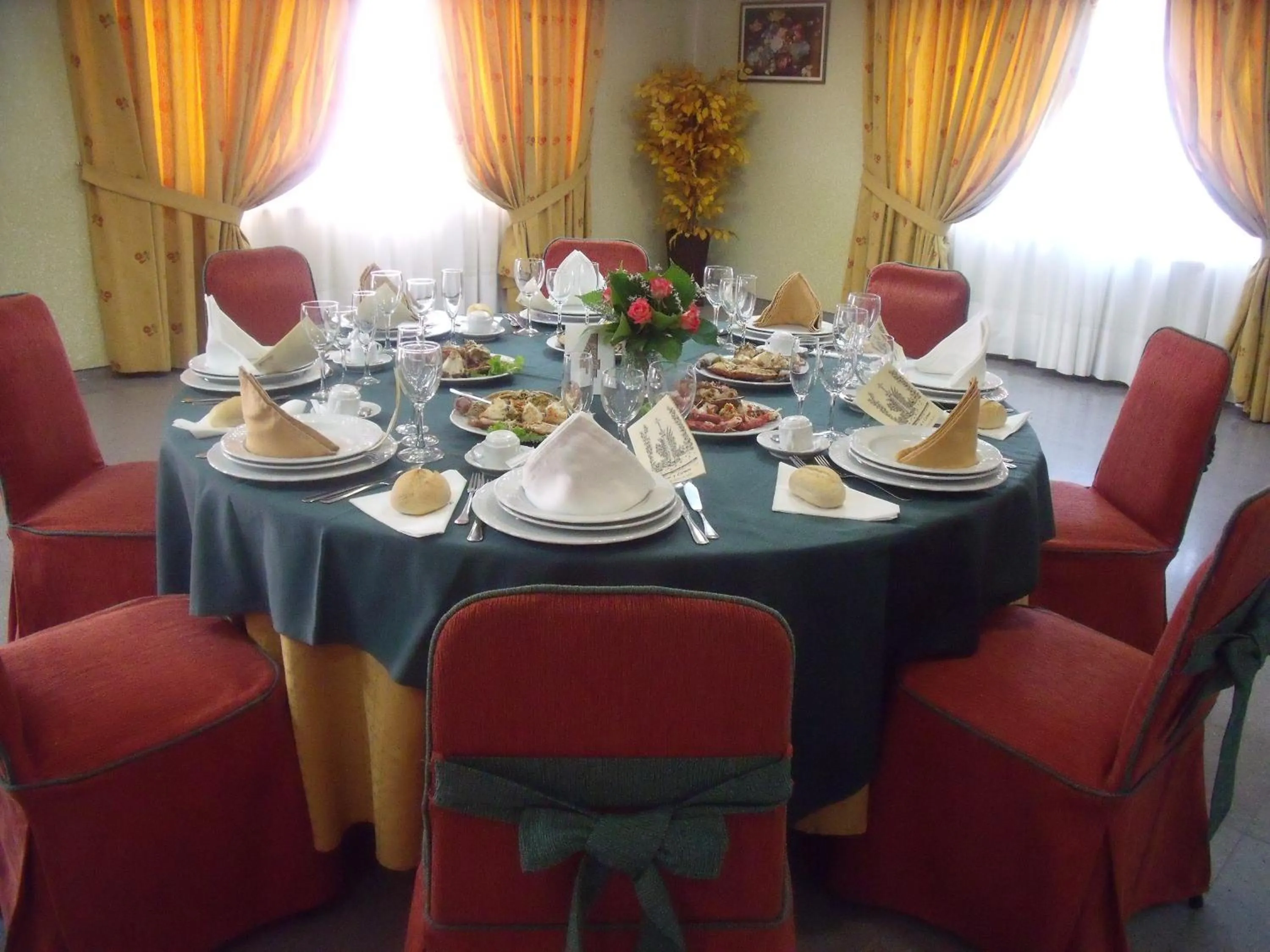 Restaurant/places to eat in Cruceiro do Monte