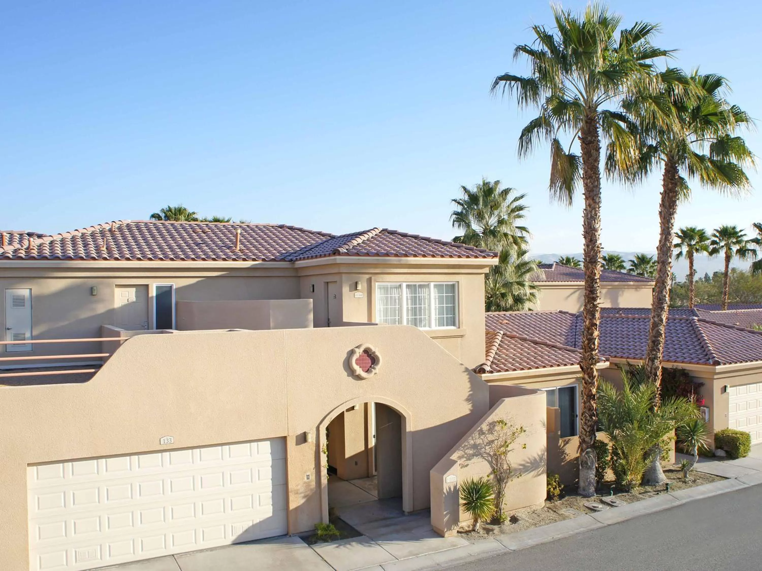 Facade/entrance in Raintree's Cimarron Golf Resort Palm Springs