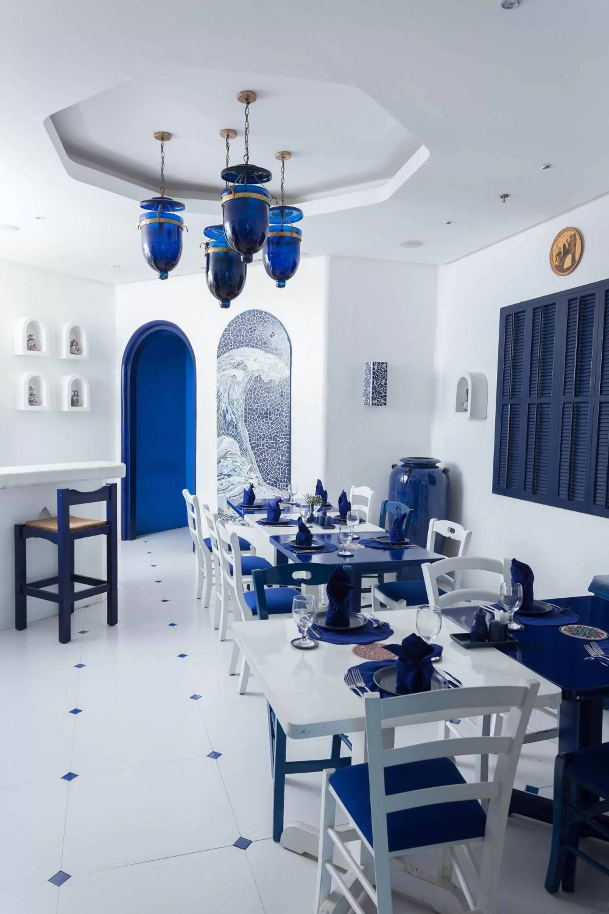 Restaurant/places to eat in The Alpha Suites