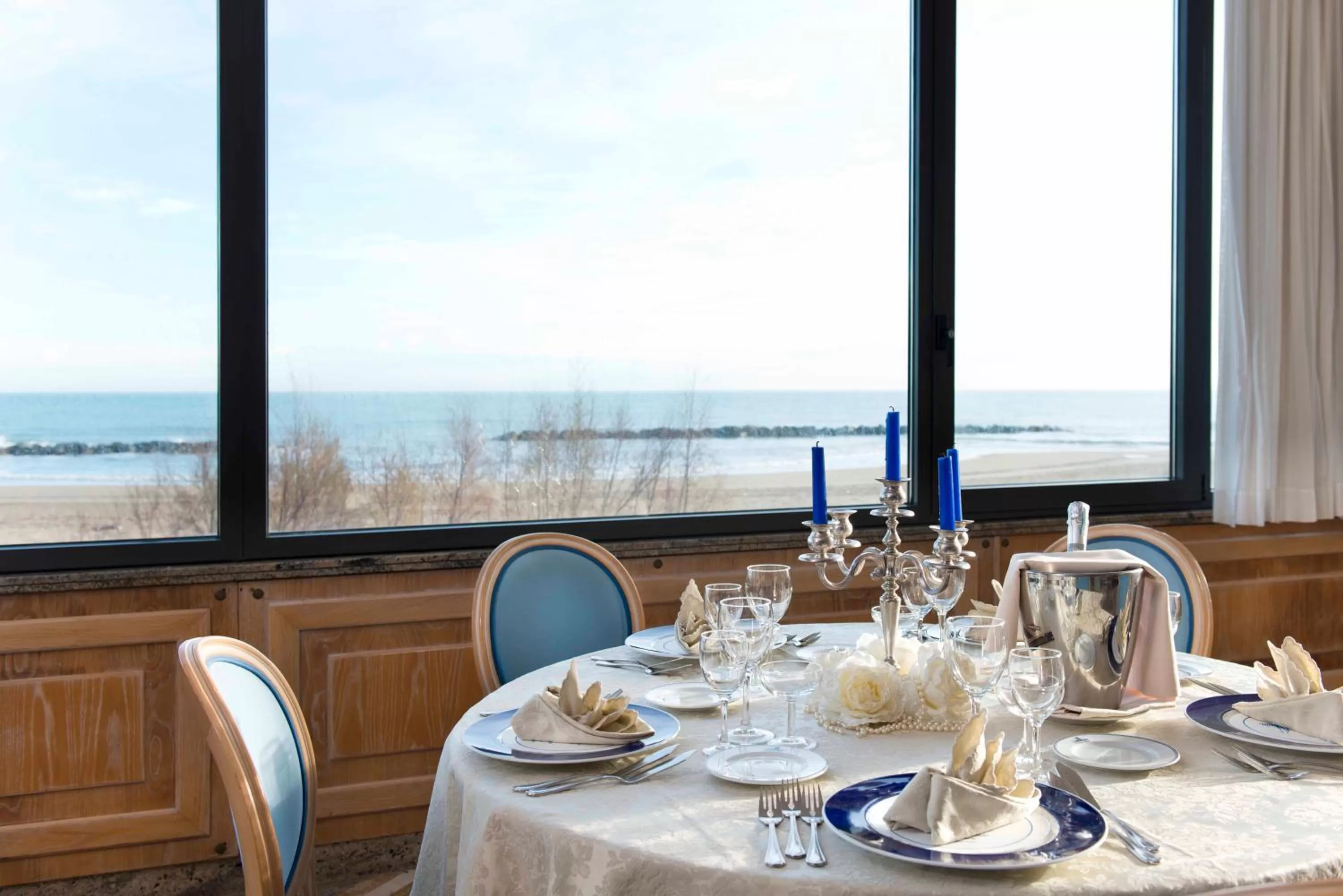 Restaurant/places to eat in Hotel Promenade