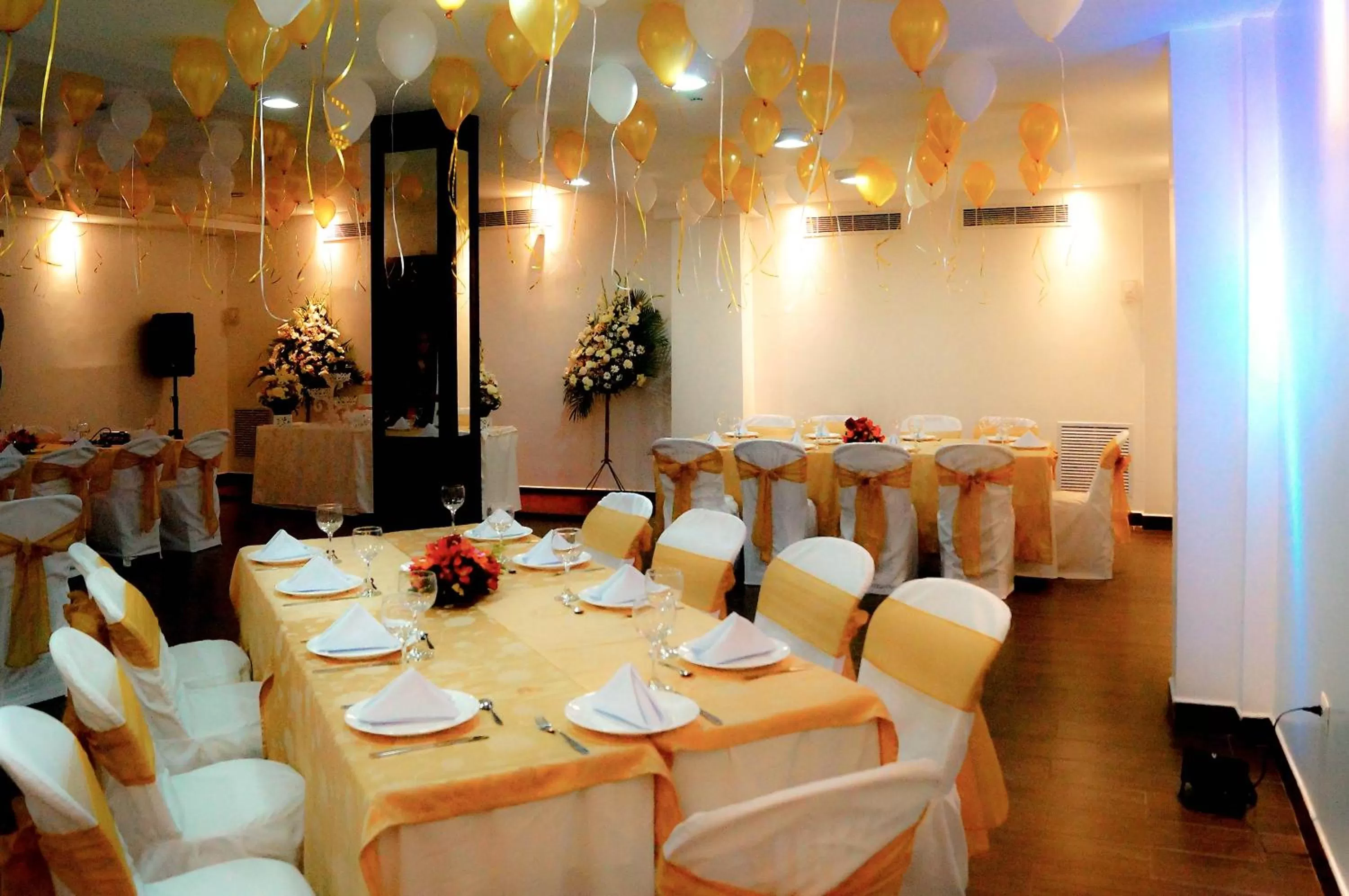 Hotel Castell - Cerca Del Aeropuerto