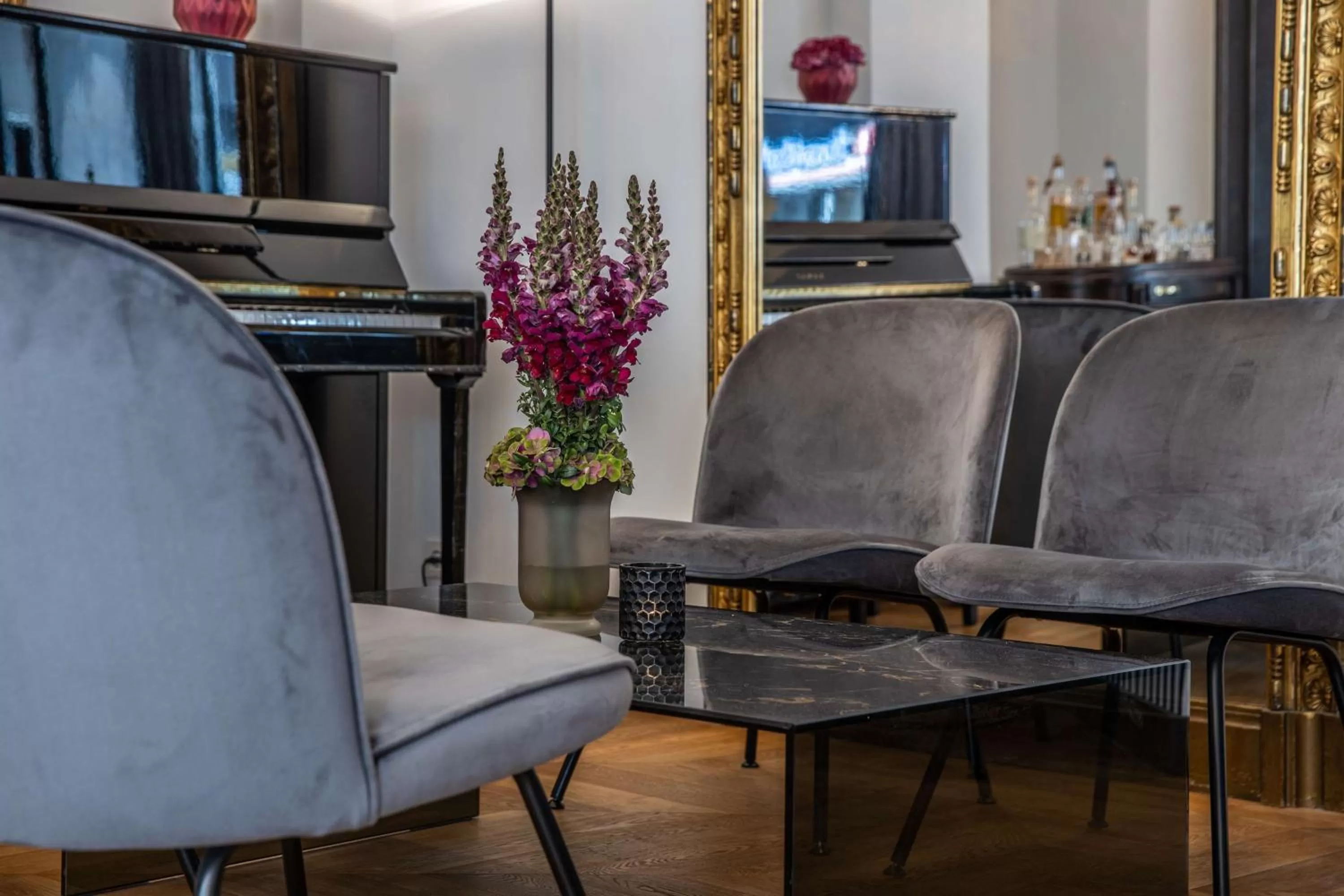 Lounge or bar in Radisson Blu Hotel Schwarzer Bock Wiesbaden