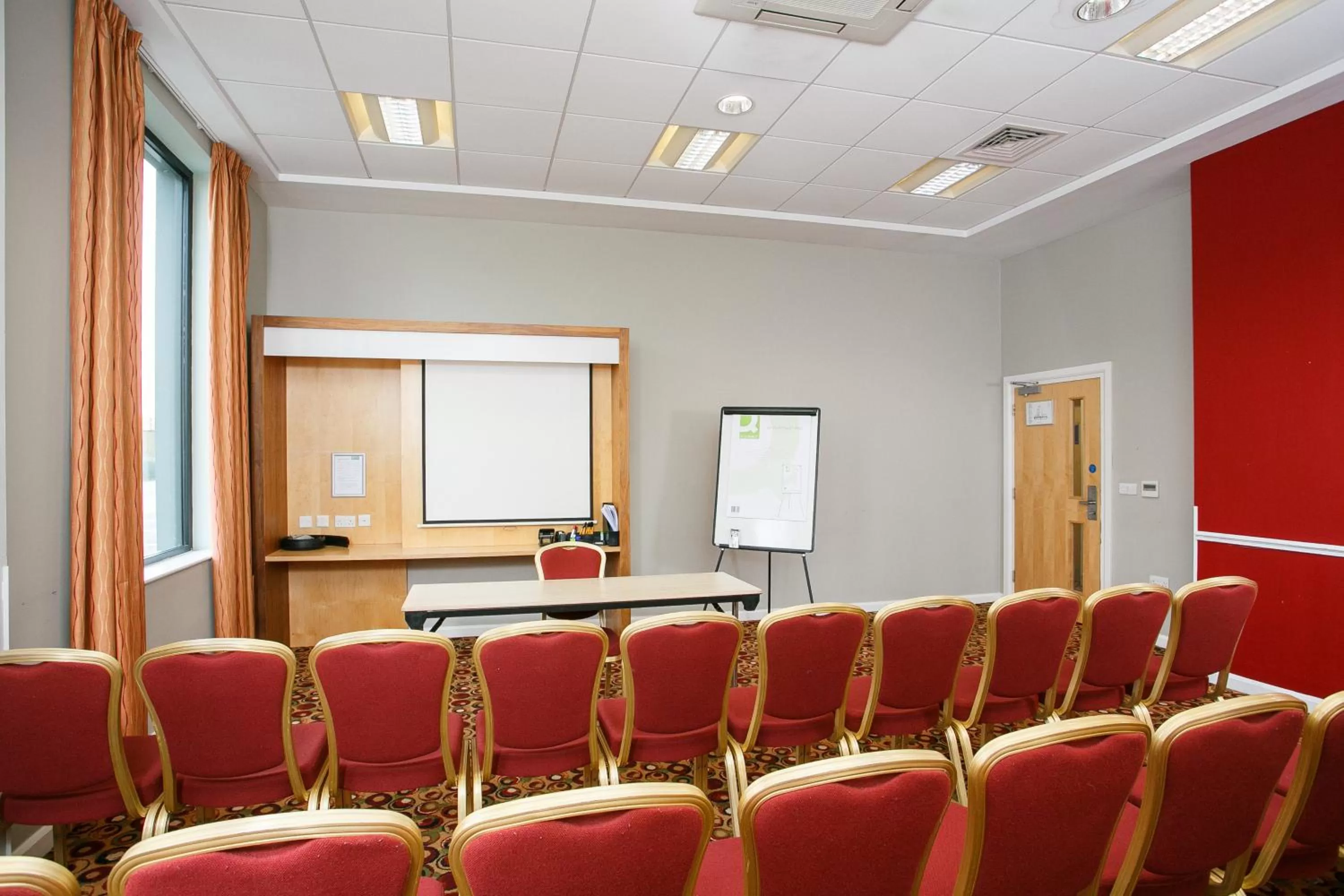 Meeting/conference room in Holiday Inn Express Antrim by IHG