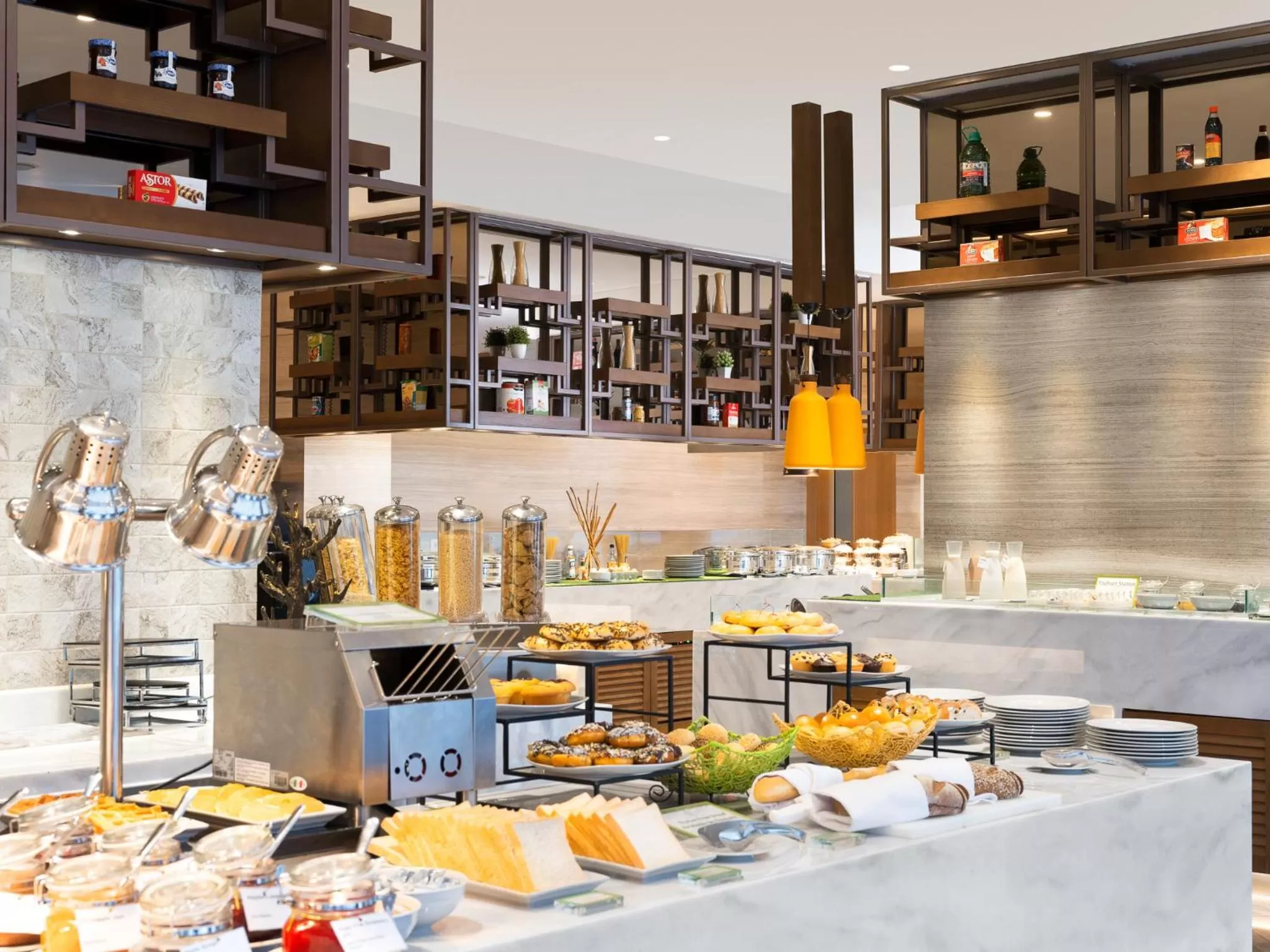 Restaurant/places to eat in Holiday Inn & Suites Jakarta Gajah Mada by IHG