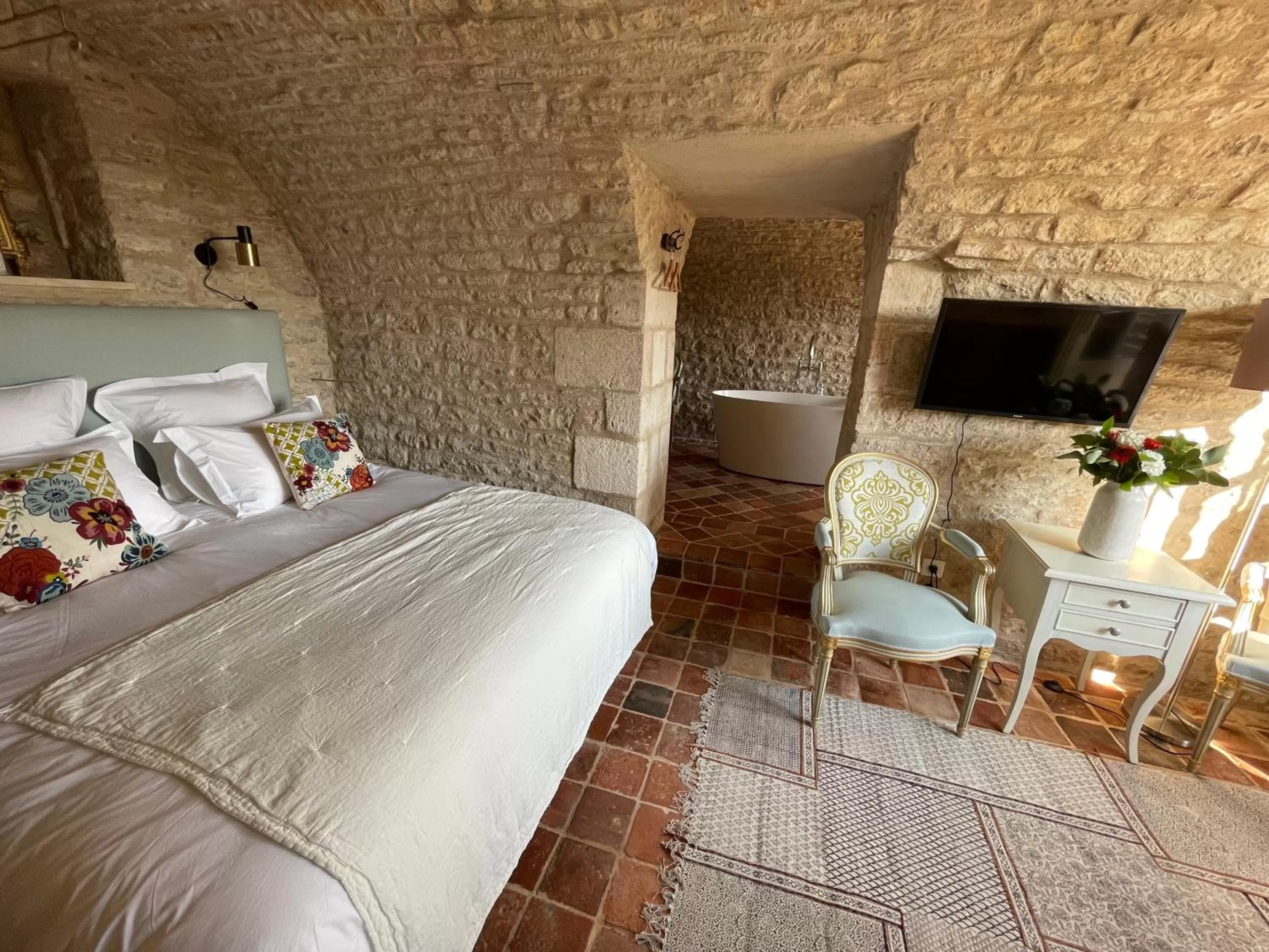 Photo of the whole room, Bed in L'Orangerie