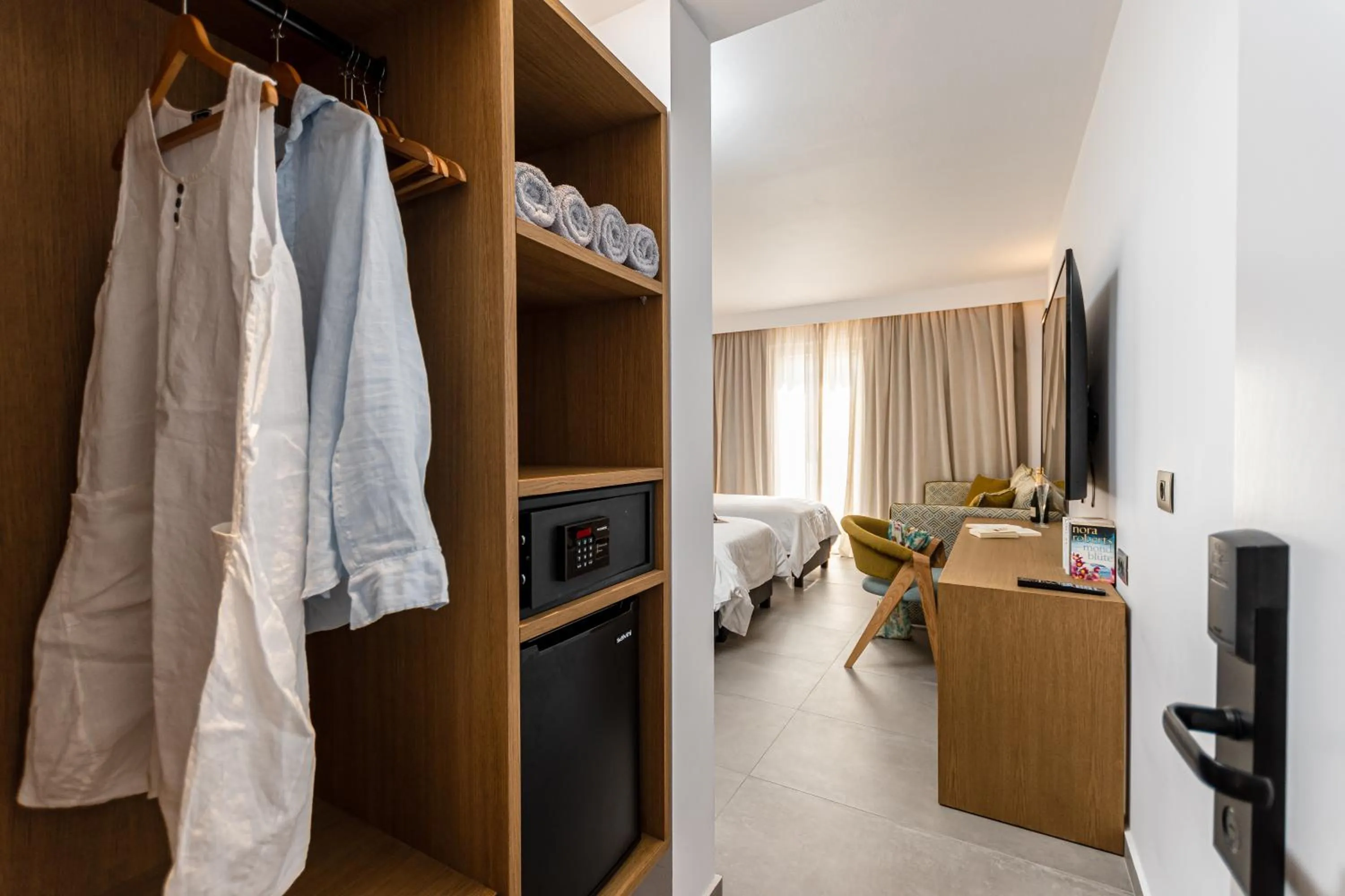 TV and multimedia in Naxos Resort Beach Hotel