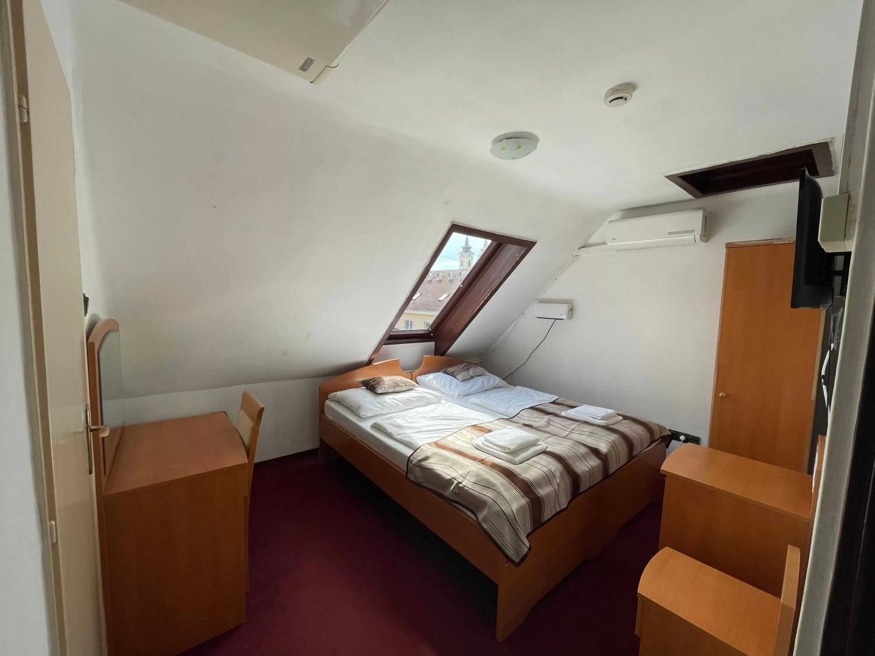 Bed in Hotel Minaret&Étterem