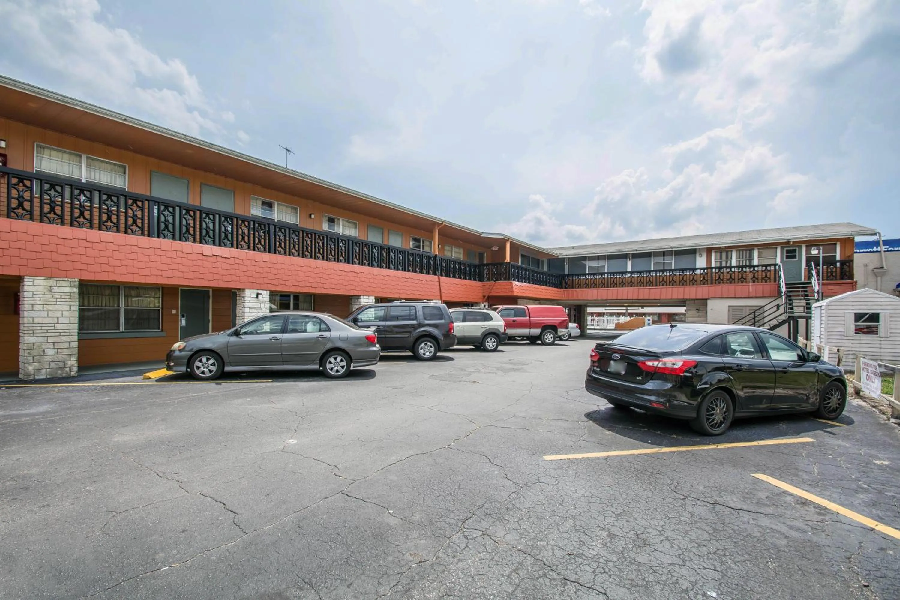 Facade/entrance in Rodeway Inn & Suites Winter Haven Chain of Lakes