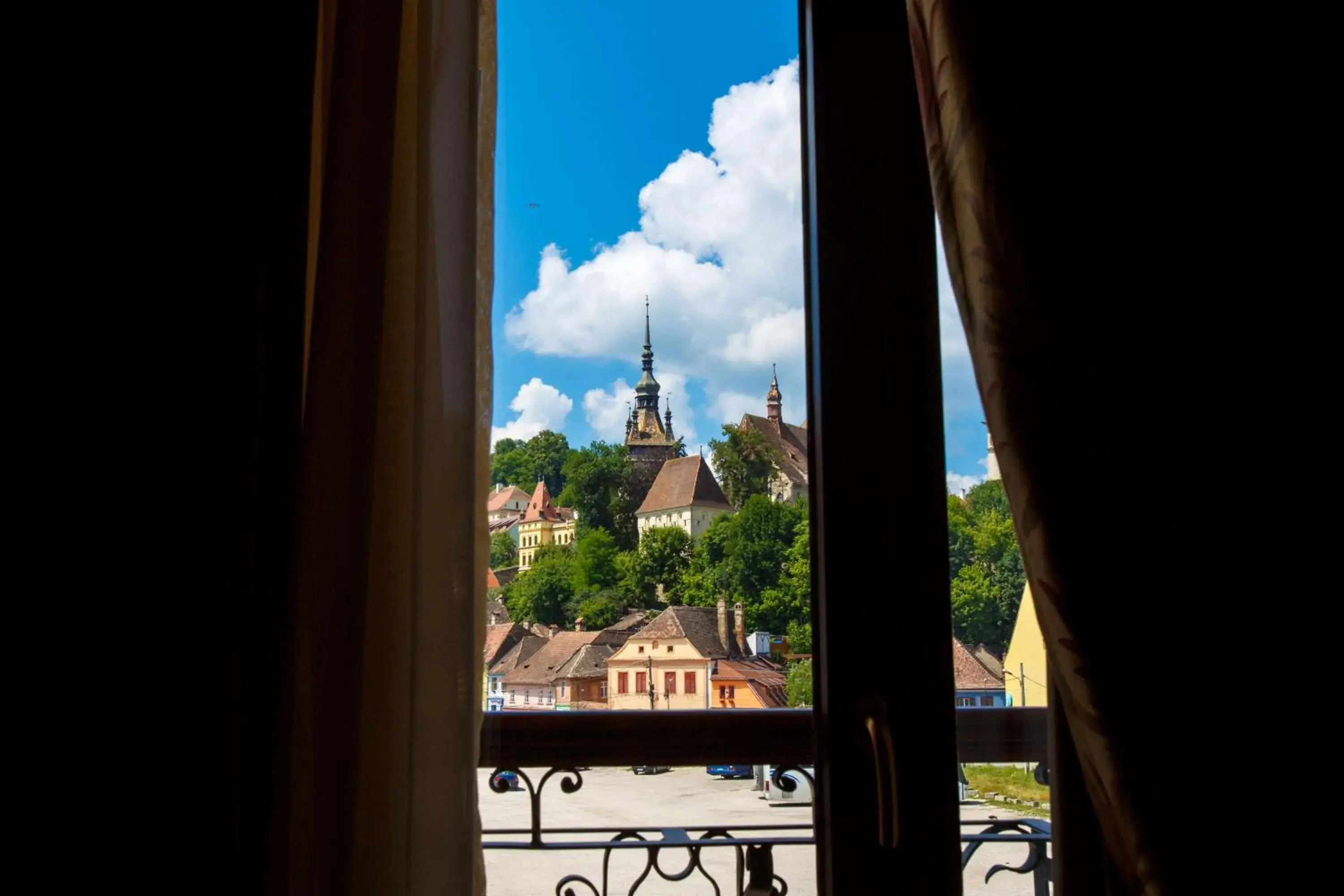 Guest Twin Room with Citadel View in DoubleTree by Hilton Hotel Sighisoara - Cavaler Guest Twin Room with Citadel View in DoubleTree by Hilton Hotel Sighisoara - Cavaler