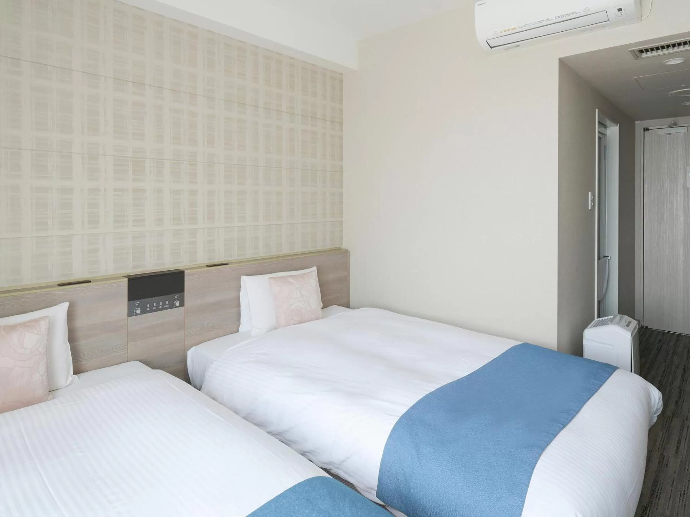 Bed in Vessel Inn Shigamoriyama Station