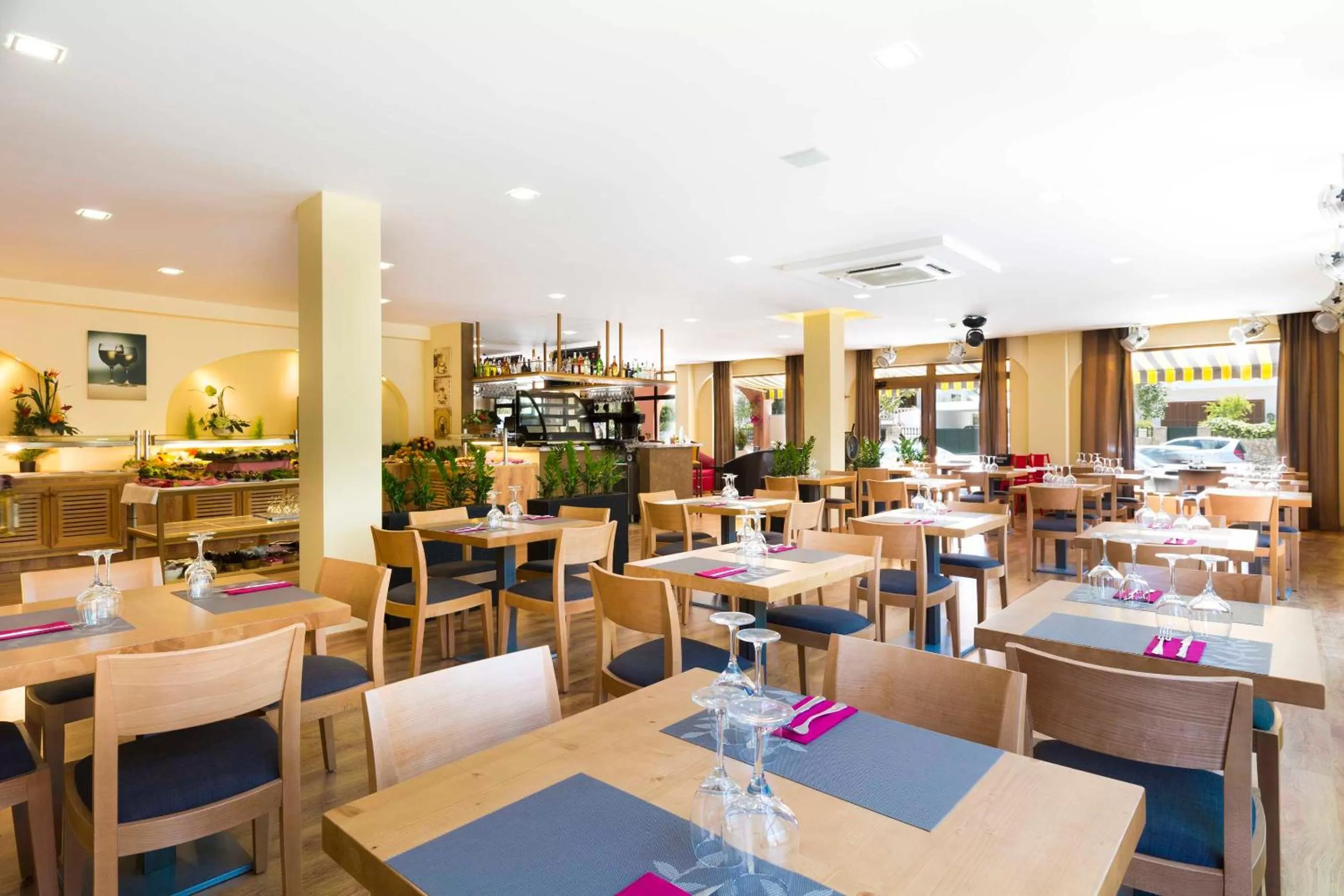 Restaurant/places to eat in Nura Santa Ponsa & Spa