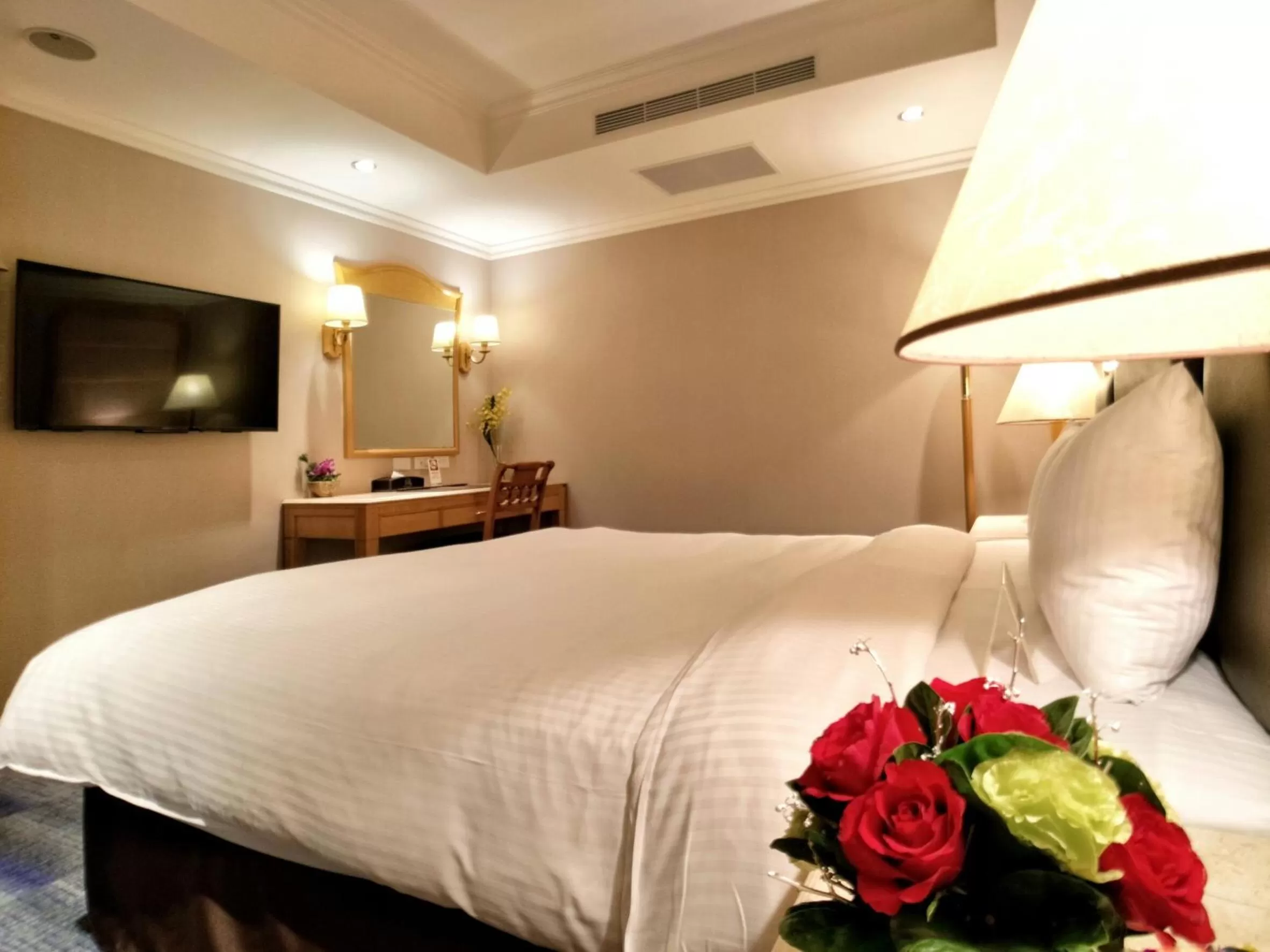 Bedroom, Bed in Beauty Hotels - Star Beauty Resort