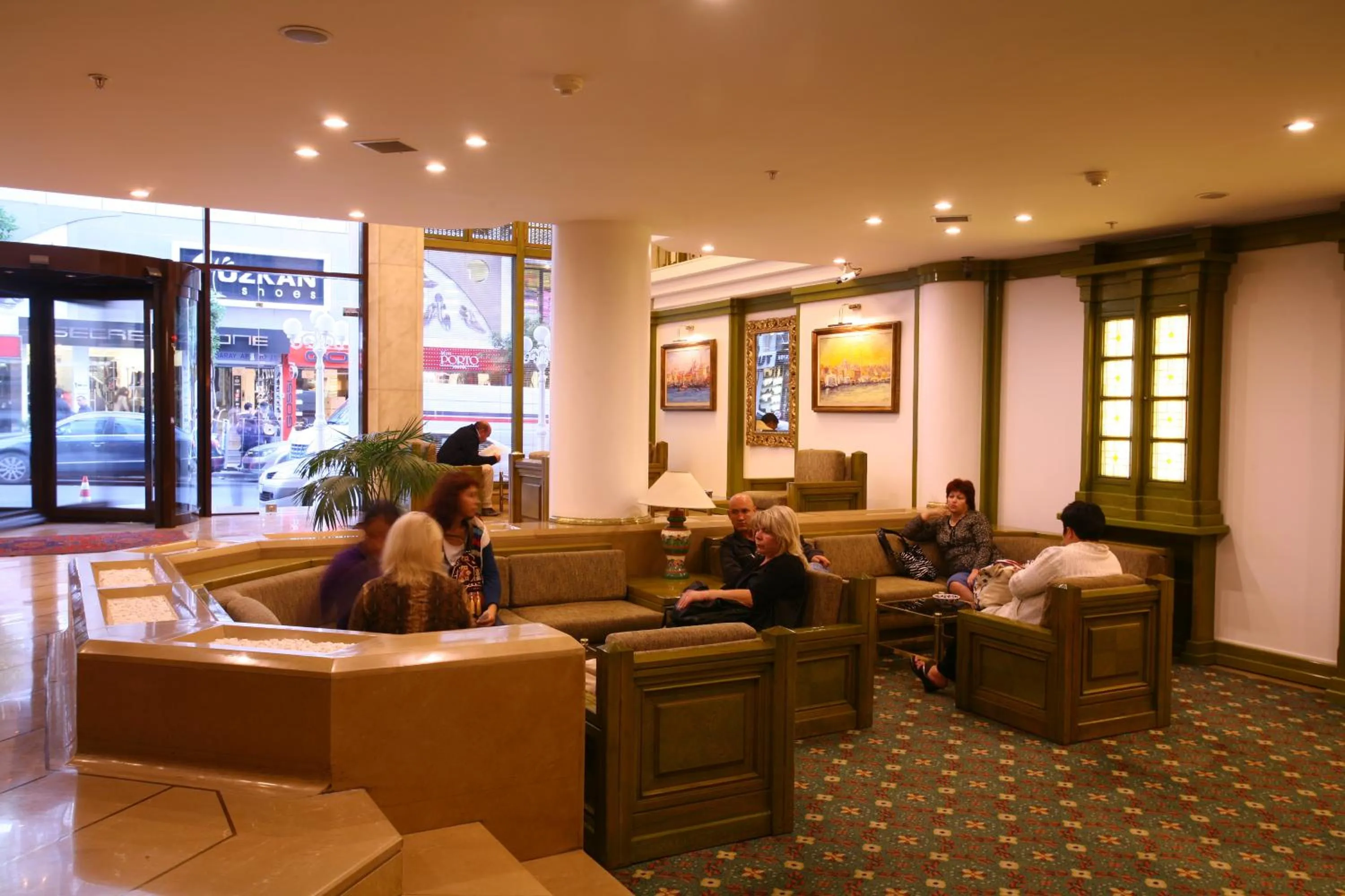 Lobby or reception in Istanbul Royal Hotel