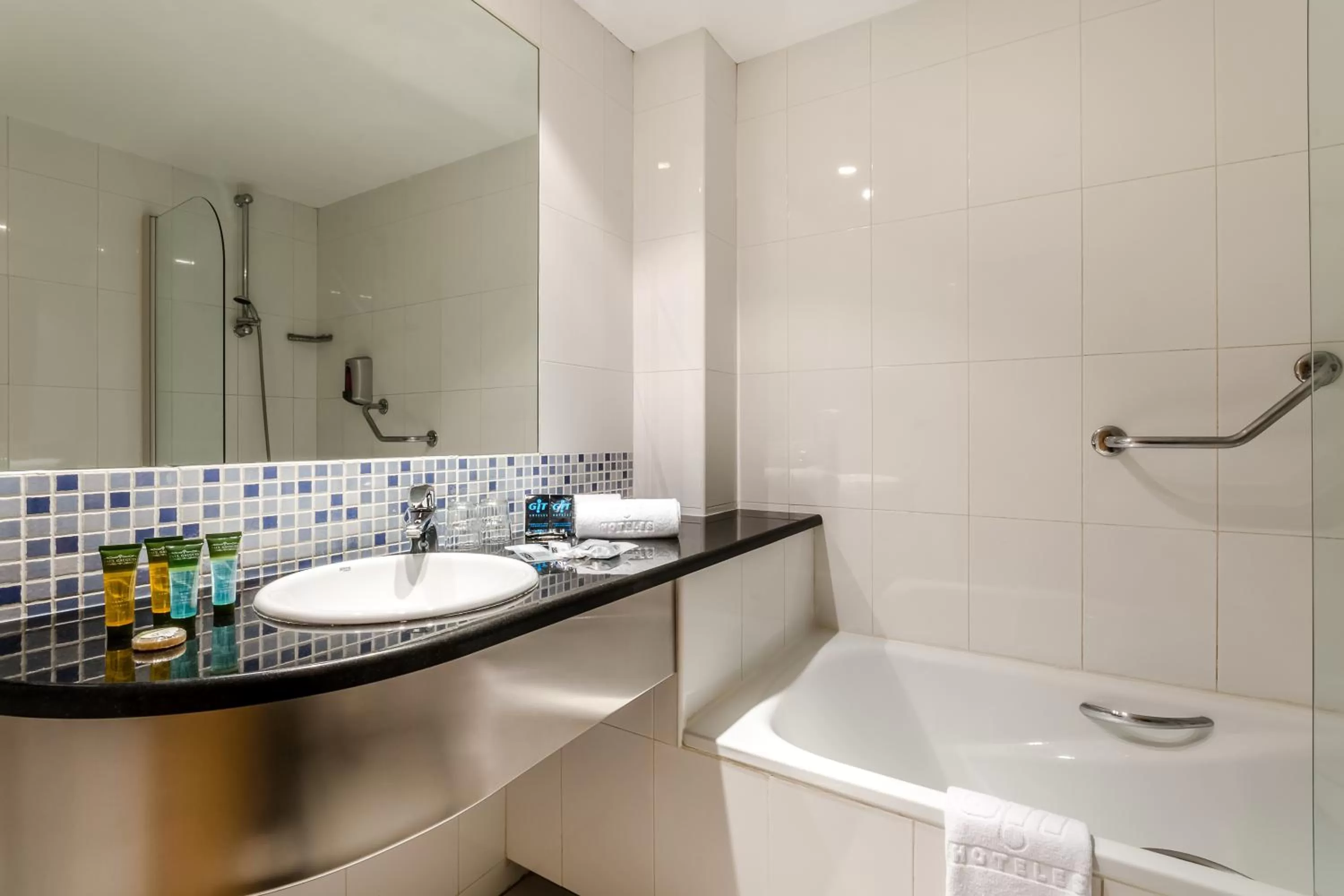 Toilet in Hotel YIT Ciudad De Zaragoza