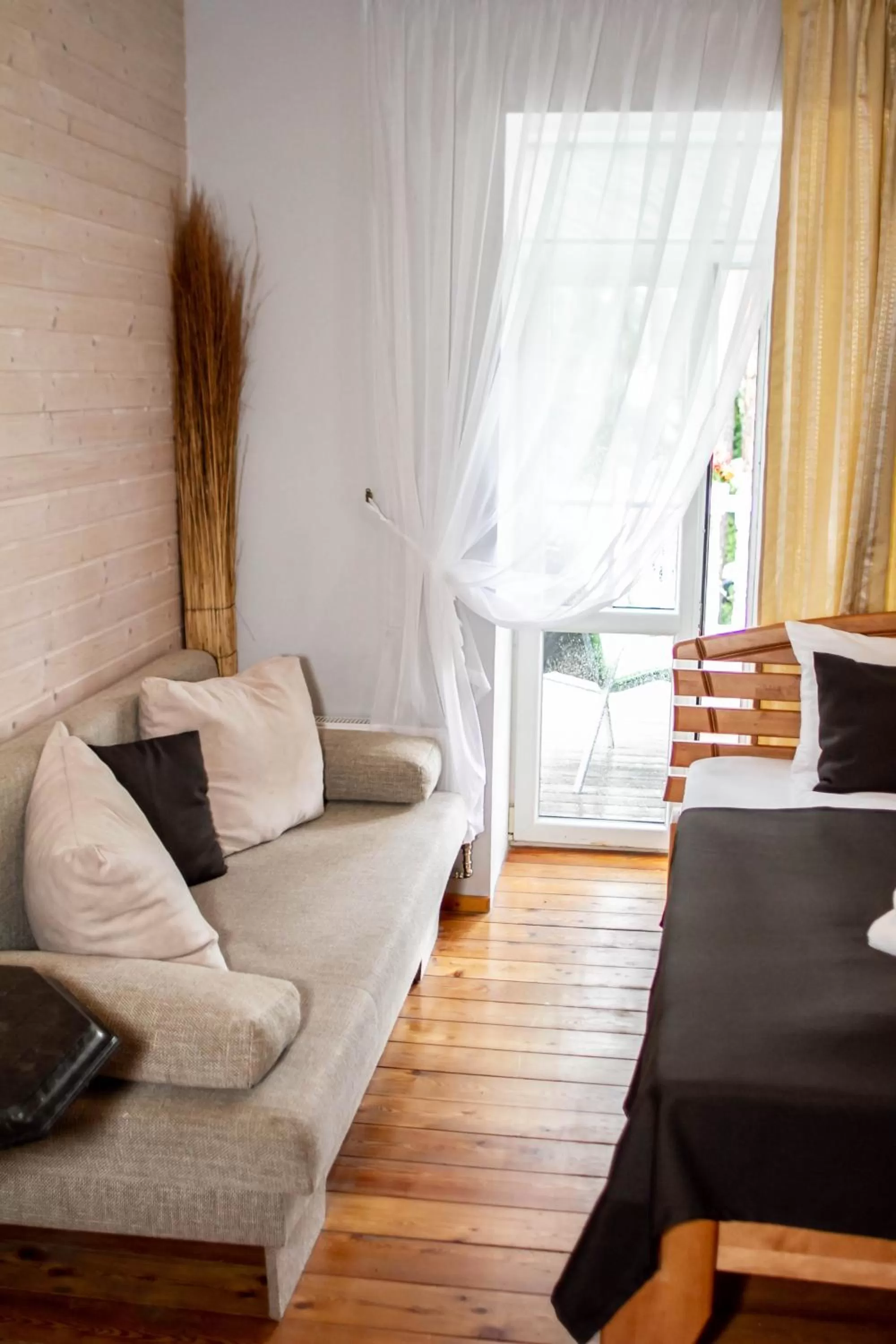 Photo of the whole room, Bed in Sunset Hotel