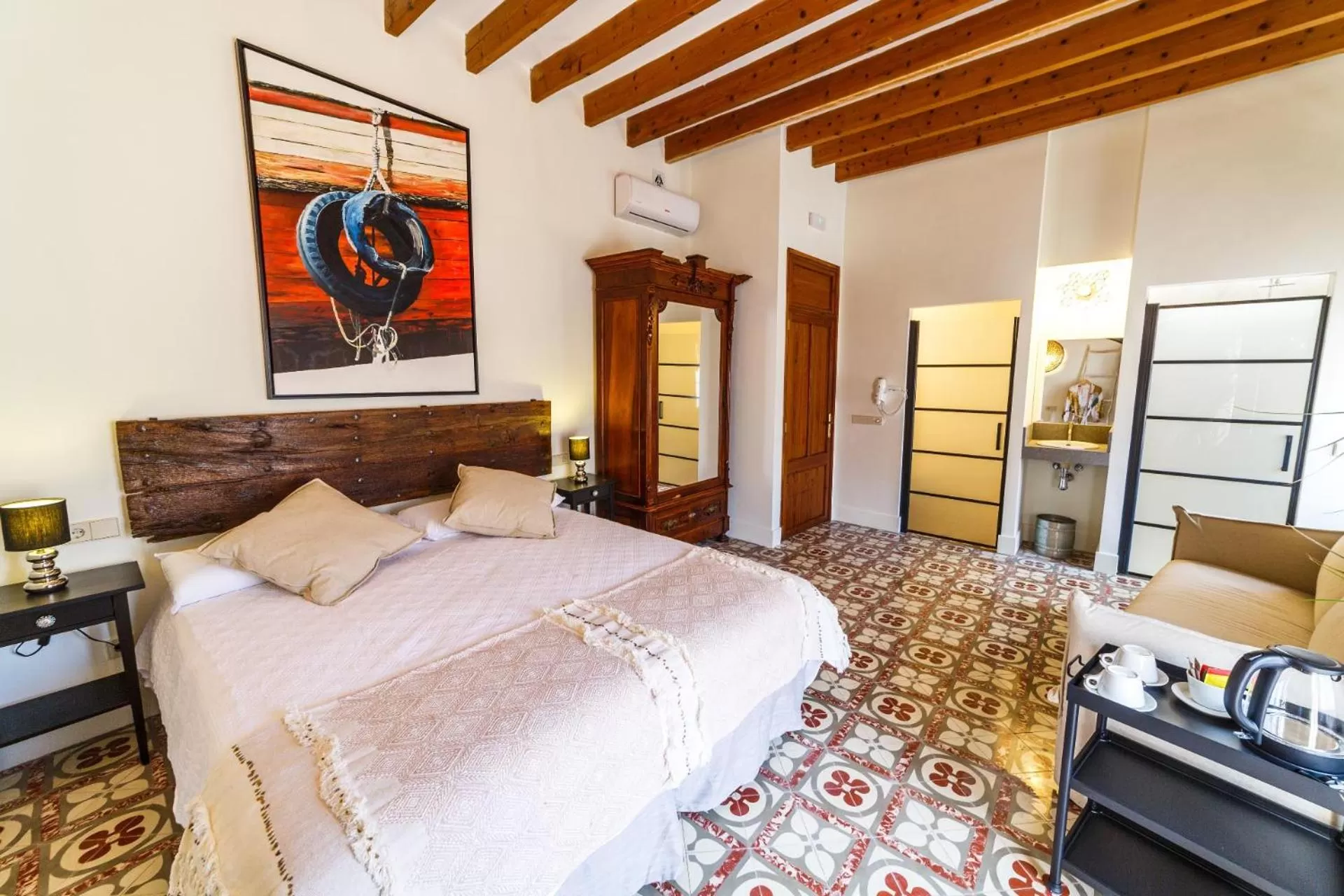 Photo of the whole room, Bed in Flor de Mandarina