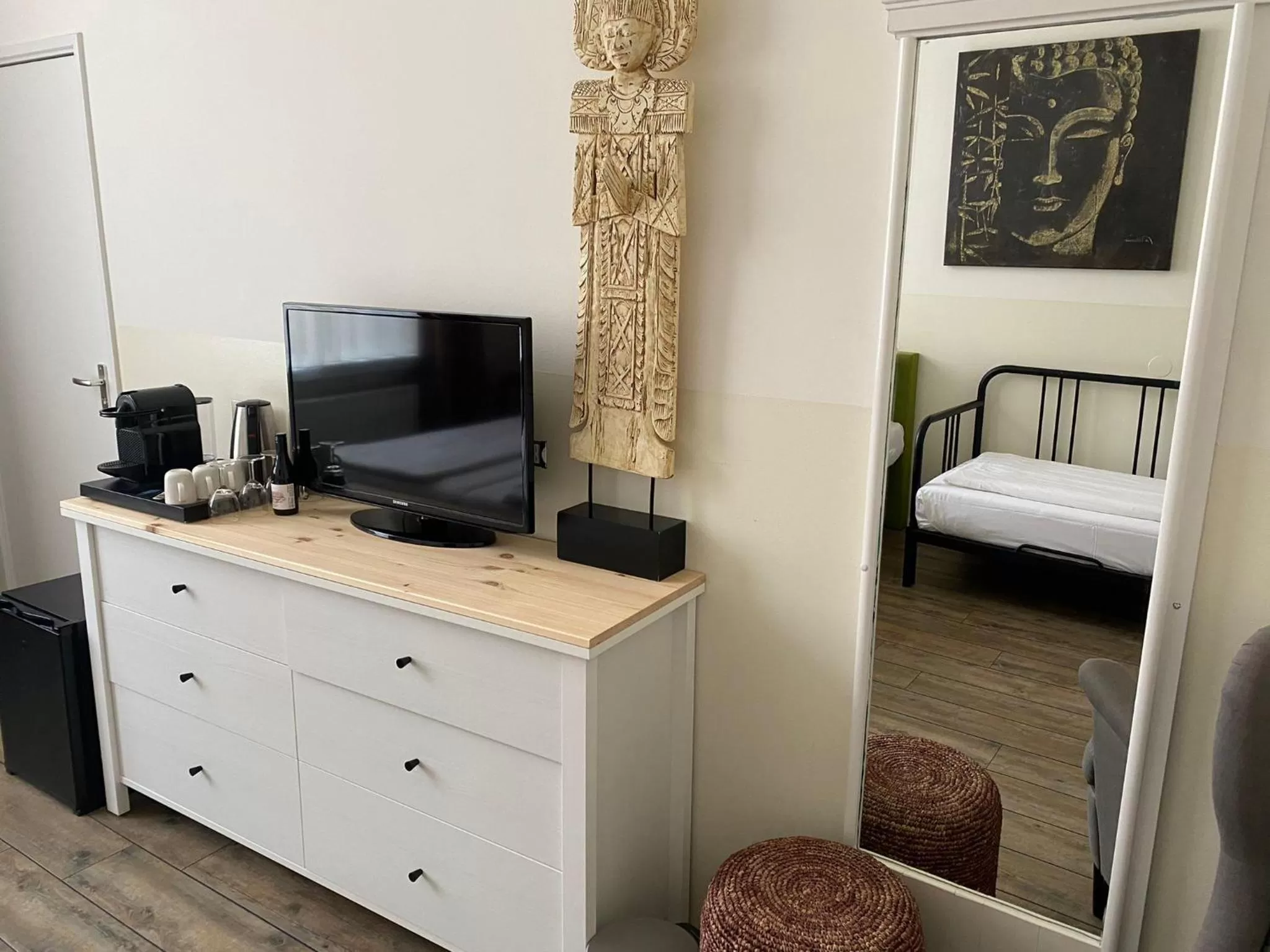 TV/Entertainment Center in Hotel Buren