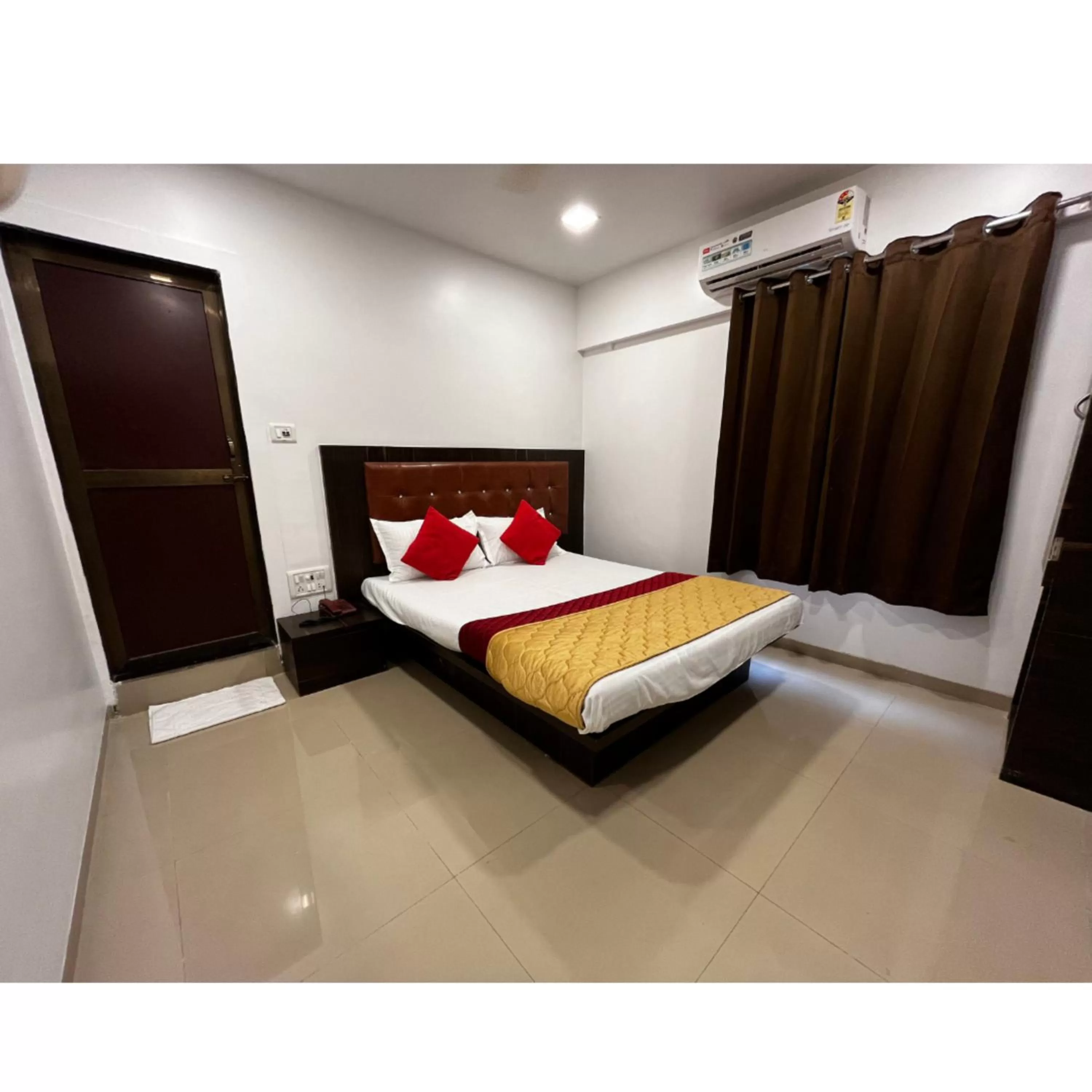 Bedroom, Bed in Hotel Borivali Executive - Near Borivali Railway Station