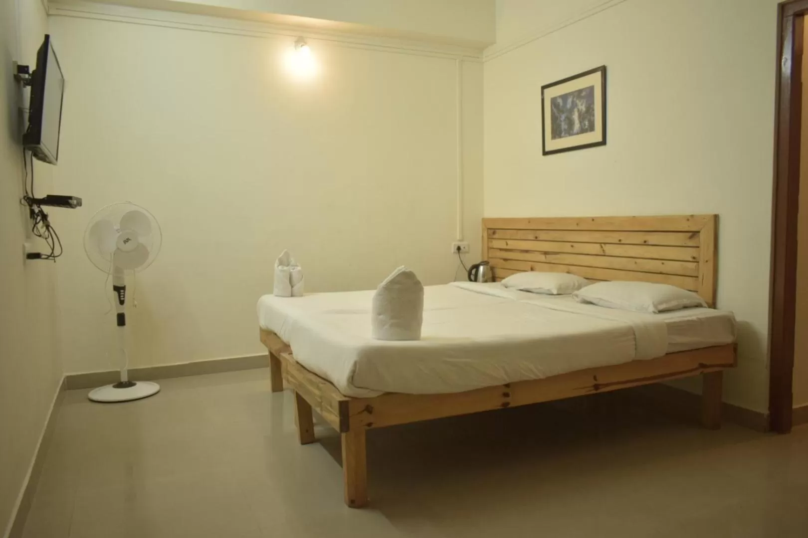 Bed in Hotel Travellers INN