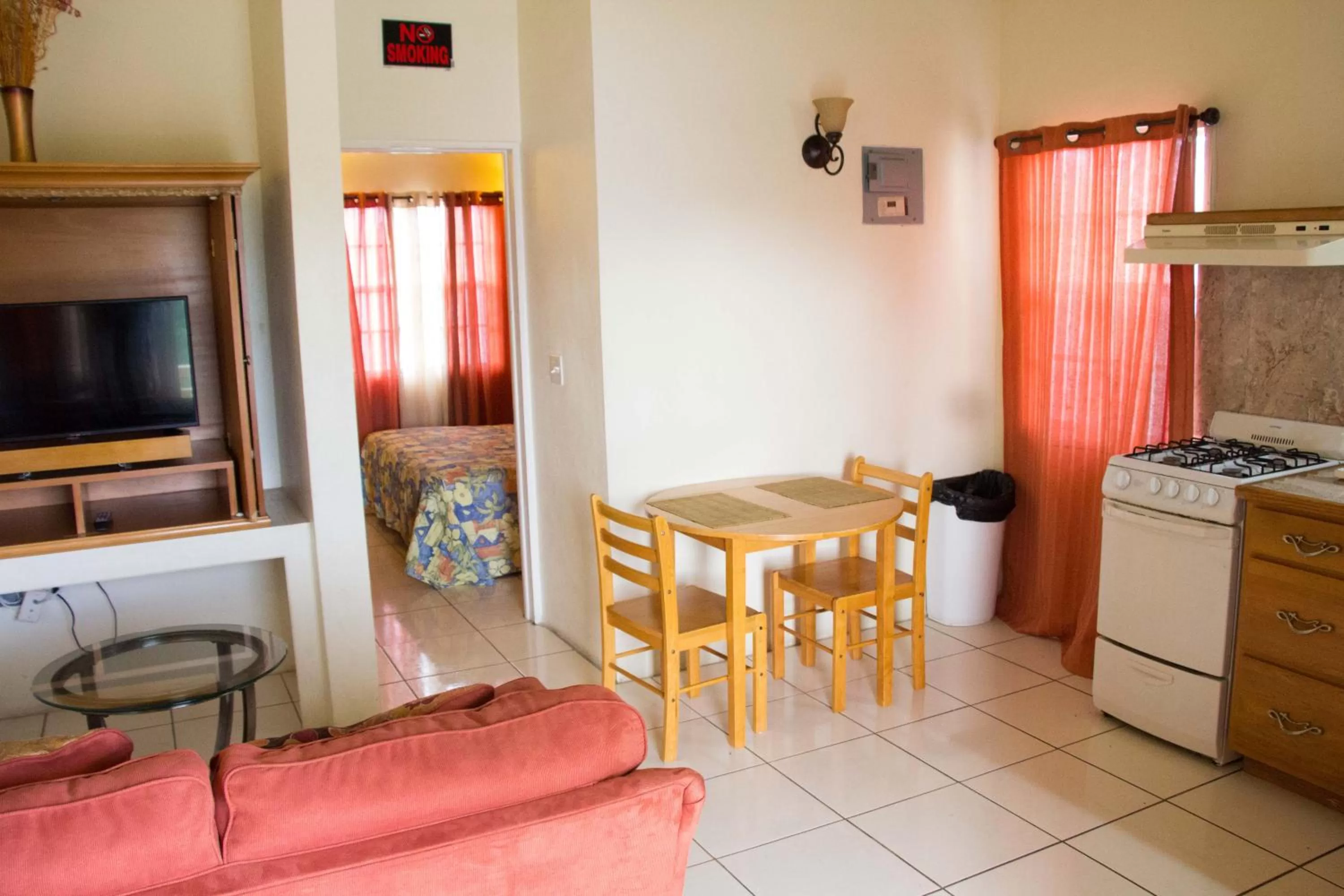 Communal lounge/ TV room in Connie's Comfort Suites