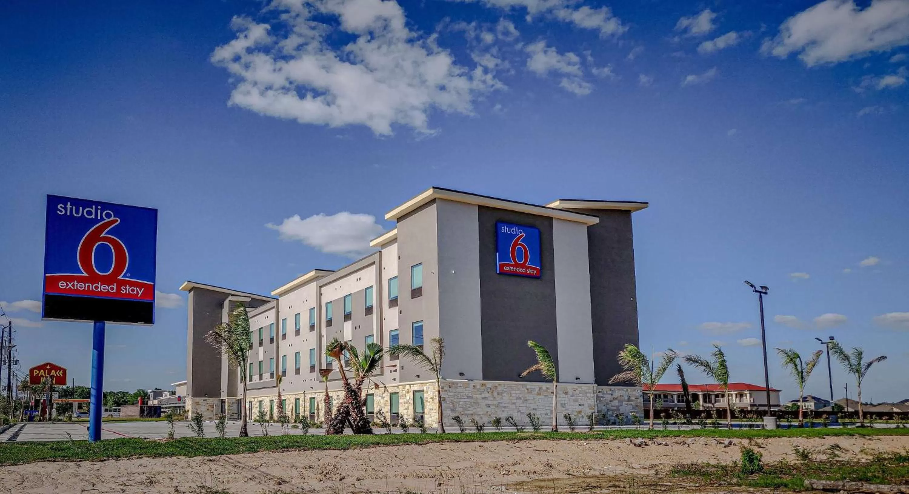 Property building in Studio 6 Katy, Tx